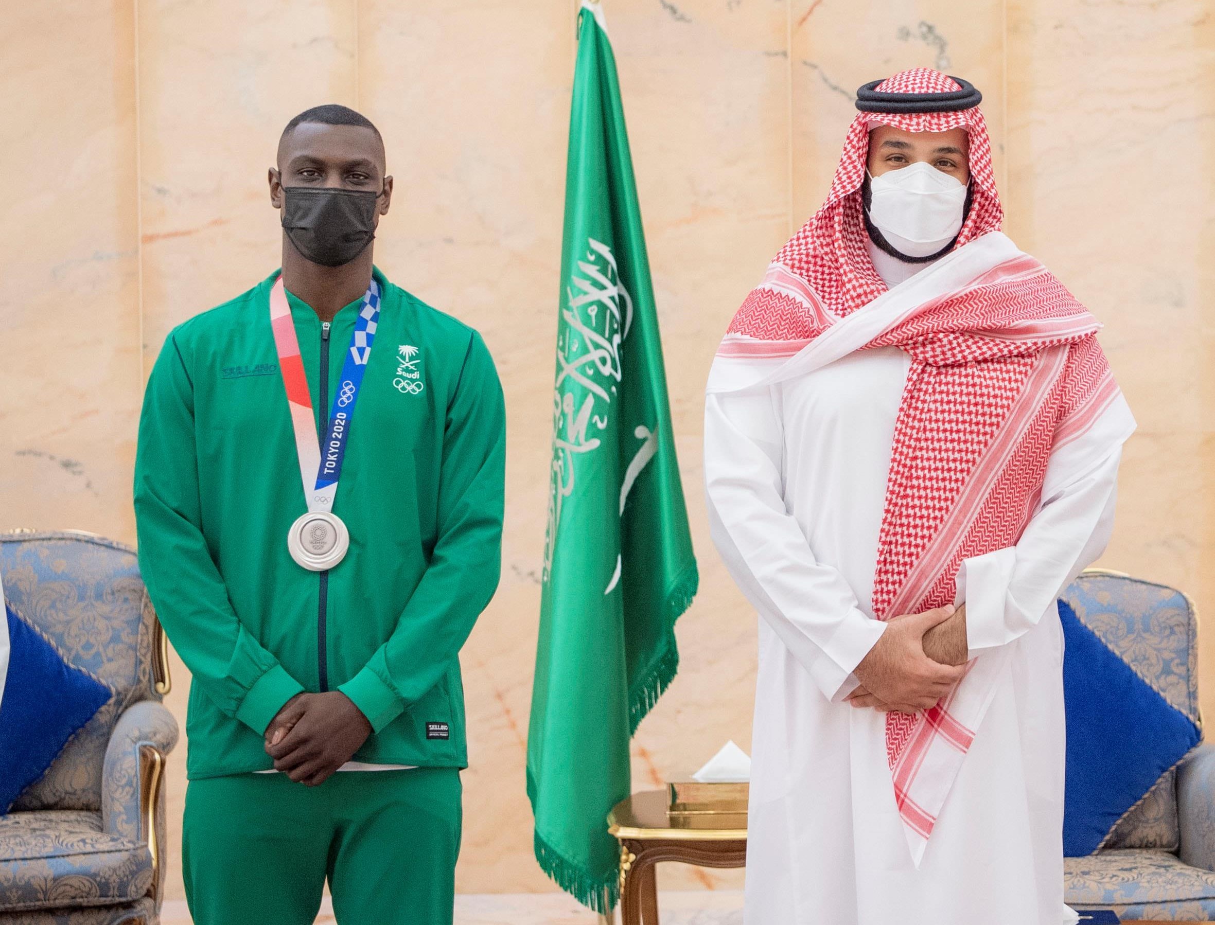 ولي العهد يلتقي اللاعب طارق حامدي