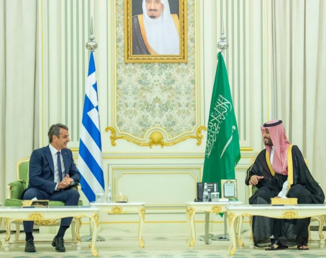 ولي العهد ورئيس الوزراء اليوناني يبحثان آفاق التعاون بين البلدين