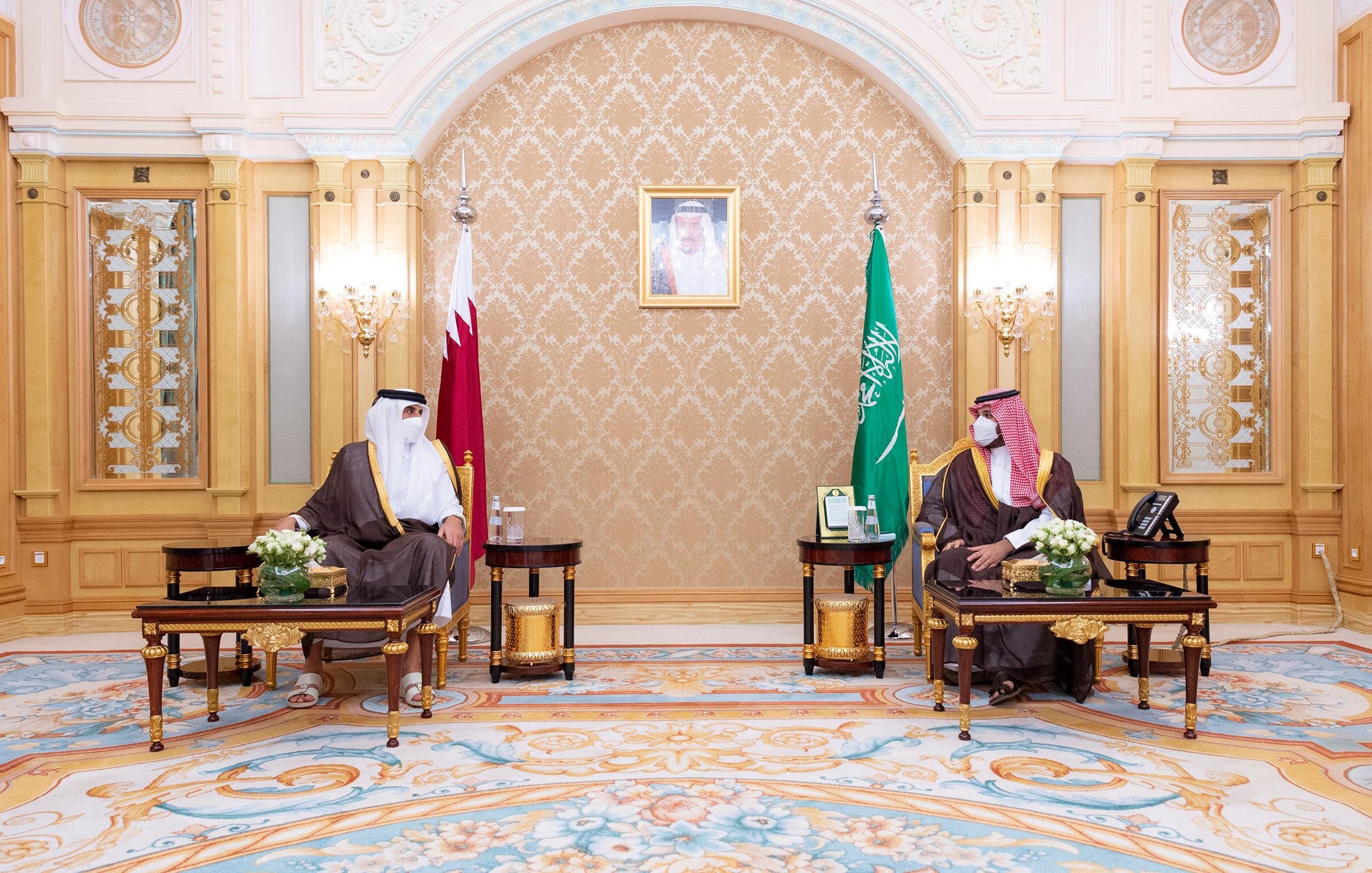 ولي العهد يلتقي أمير قطر