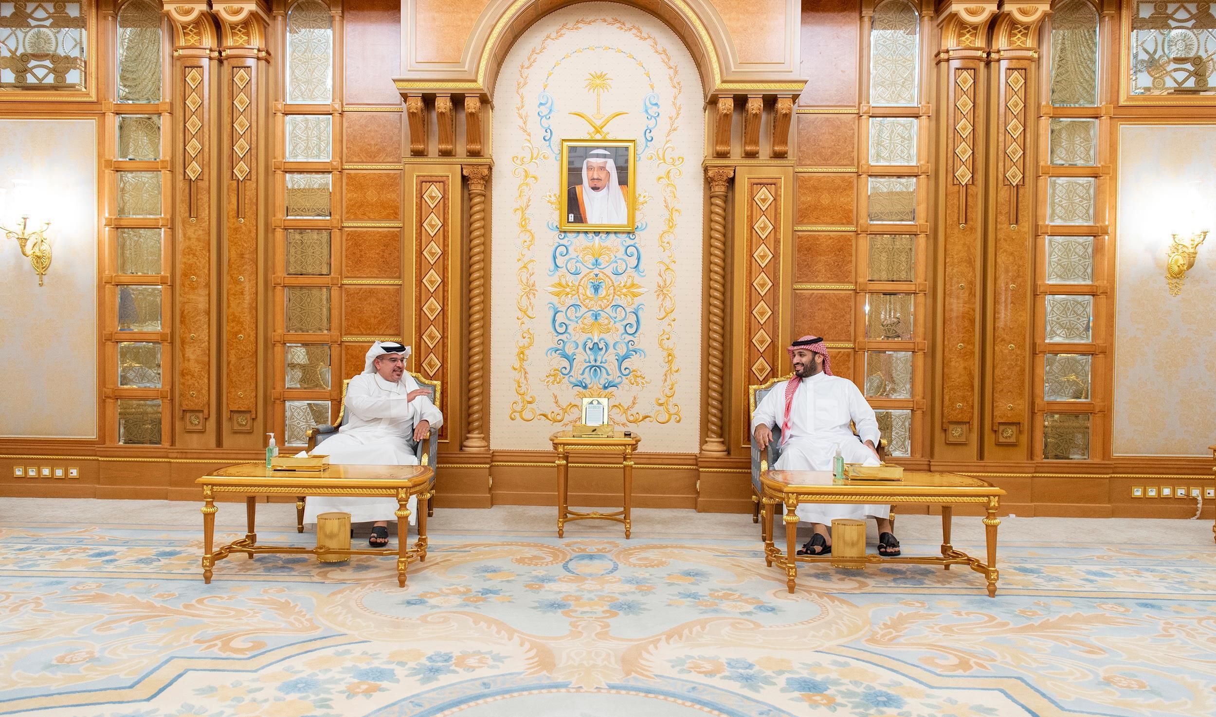 ولي العهد يلتقي الأمير سلمان بن حمد آل خليفة