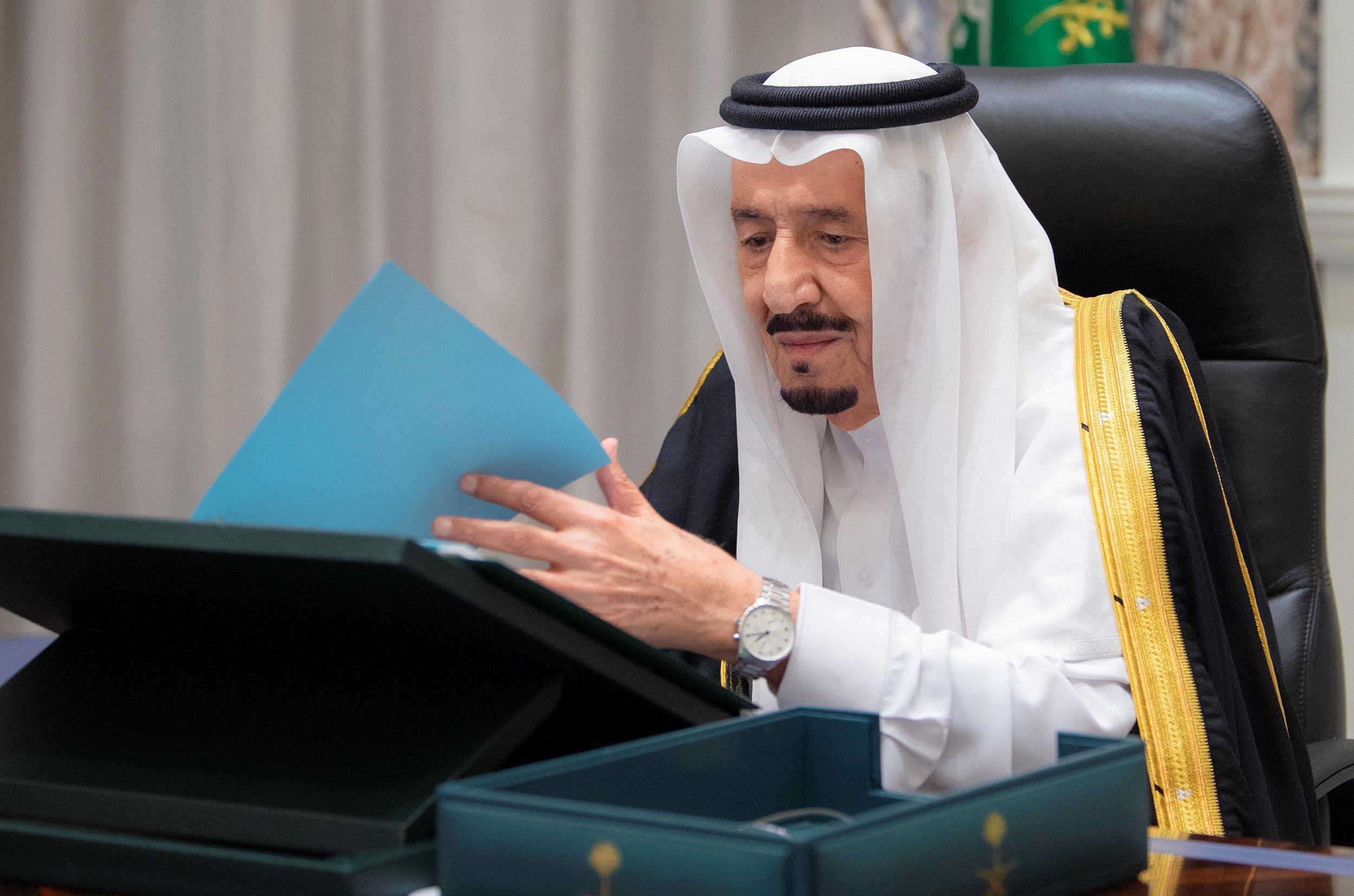 اقتصاد رائد ومجتمع متفاعل ودور محوري إقليميا ودوليا
