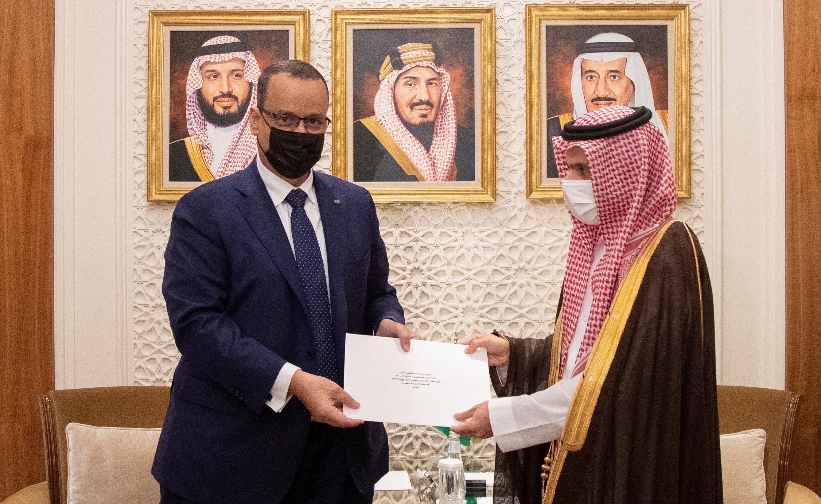 ولي العهد يتلقى رسالة خطية من الرئيس الموريتاني