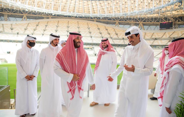 ولي العهد وأمير قطر يزوران استاد لوسيل في الدوحة