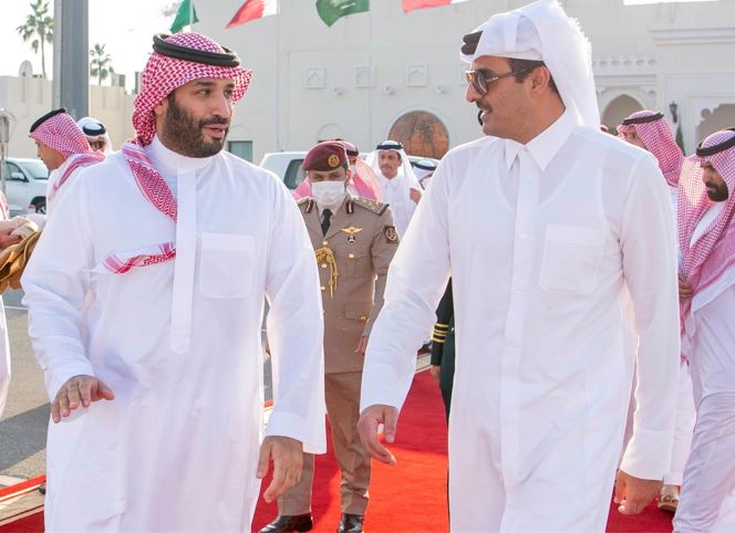 ولي العهد يغادر قطر