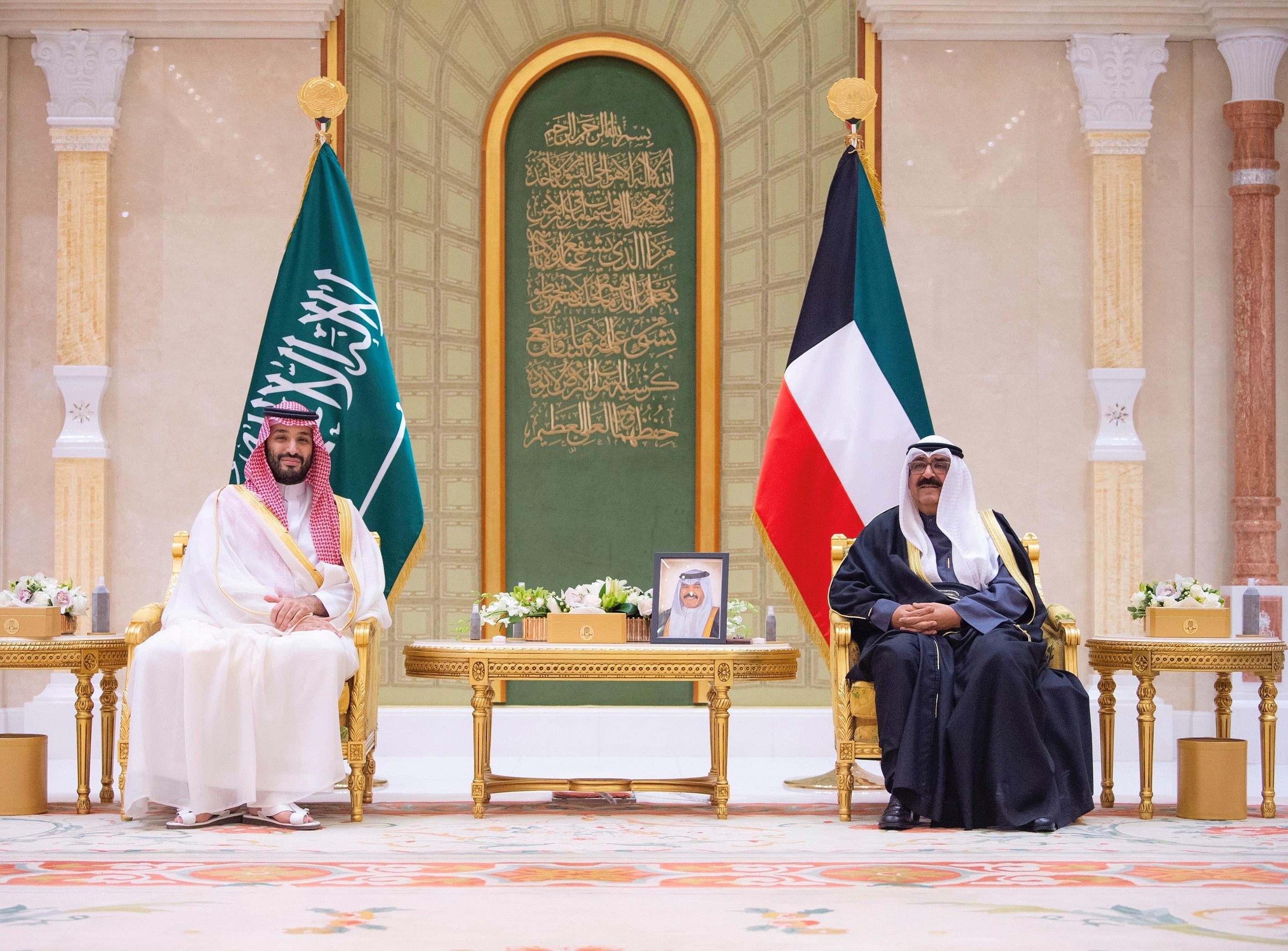 جلسة مباحثات رسمية بين ولي العهد والشيخ مشعل الأحمد