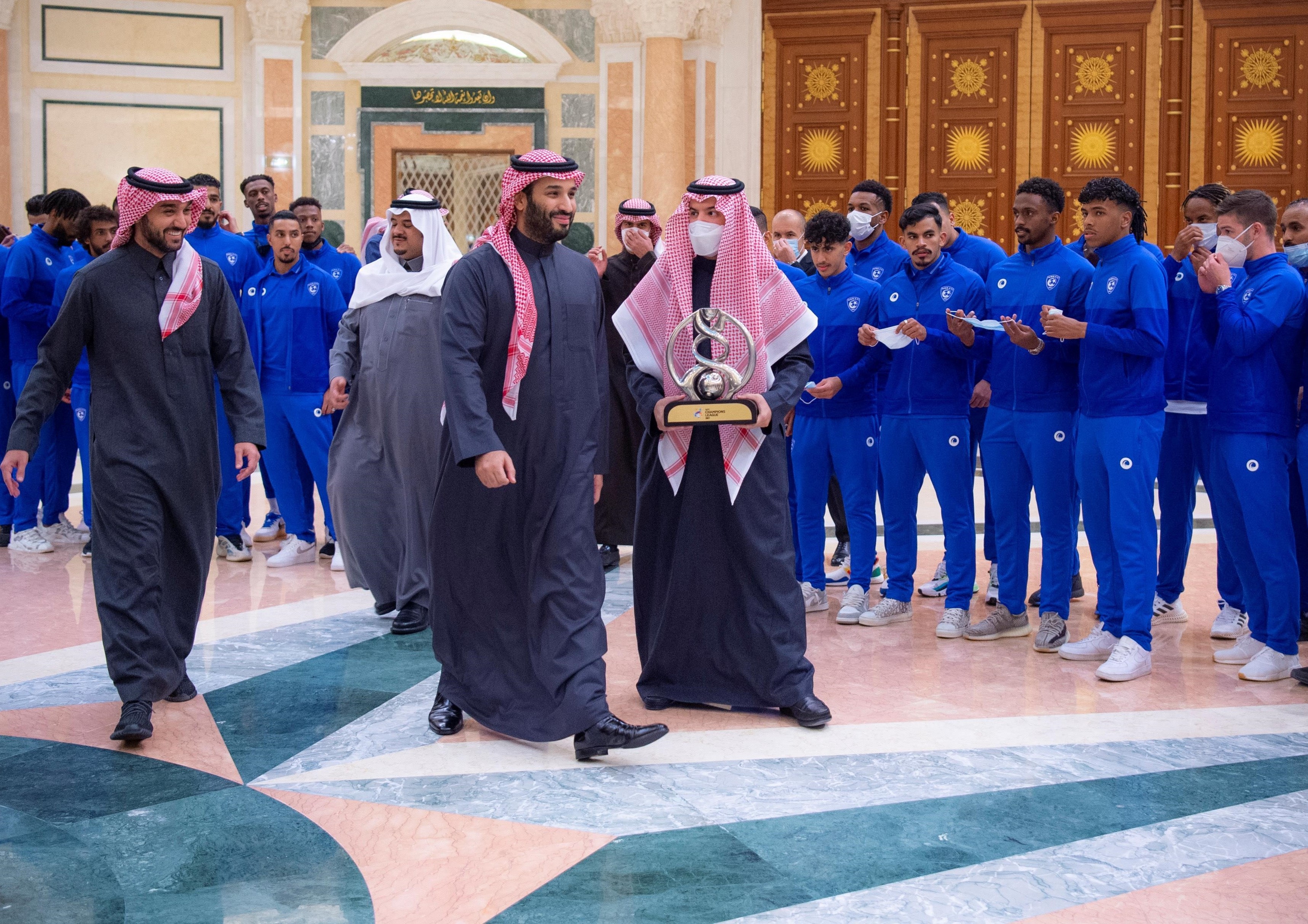 ولي العهد يستقبل وزير الرياضة