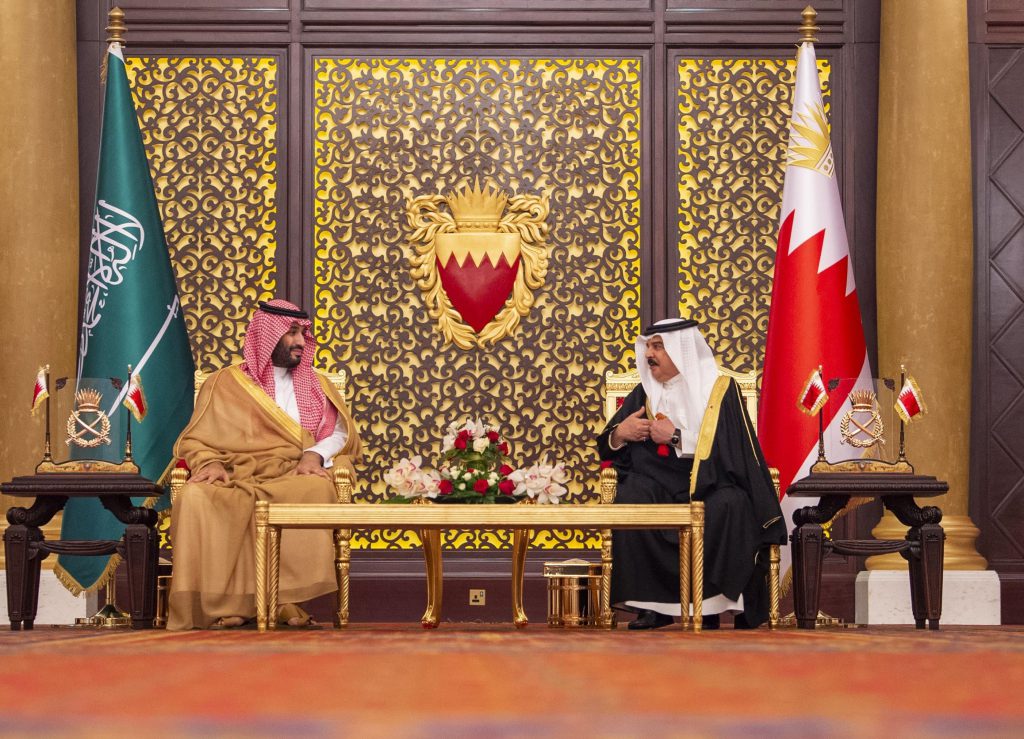 ولي العهد يصل إلى البحرين في زيارة رسمية