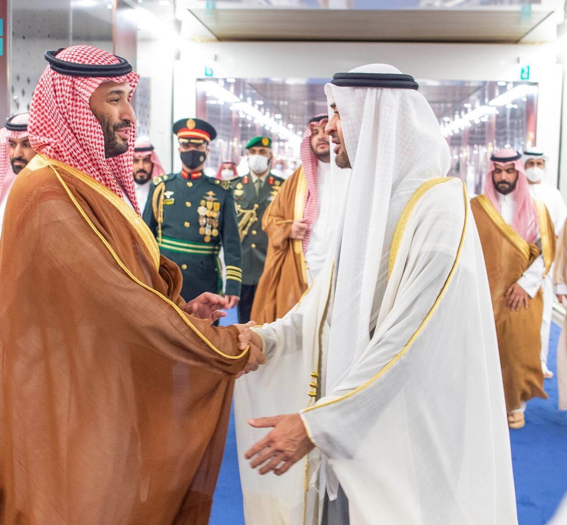ولي العهد يغادر الإمارات