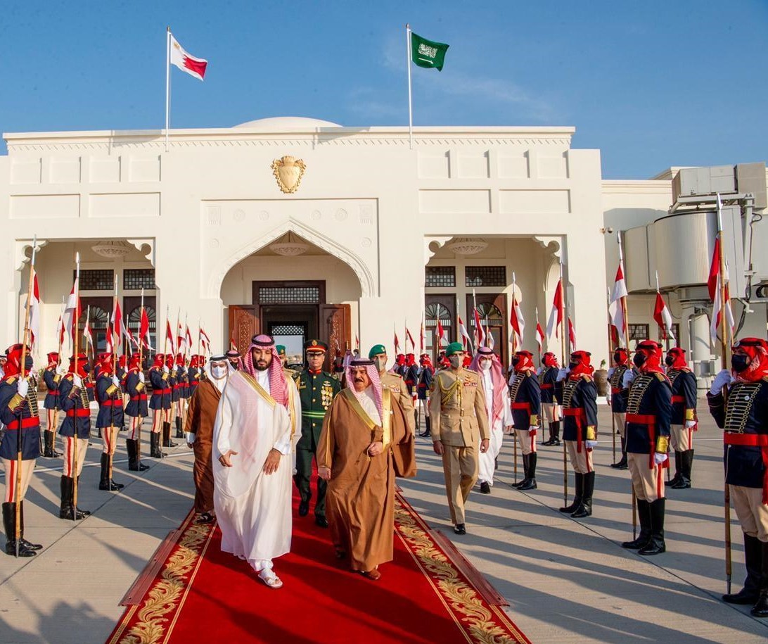 ولي العهد يغادر البحرين