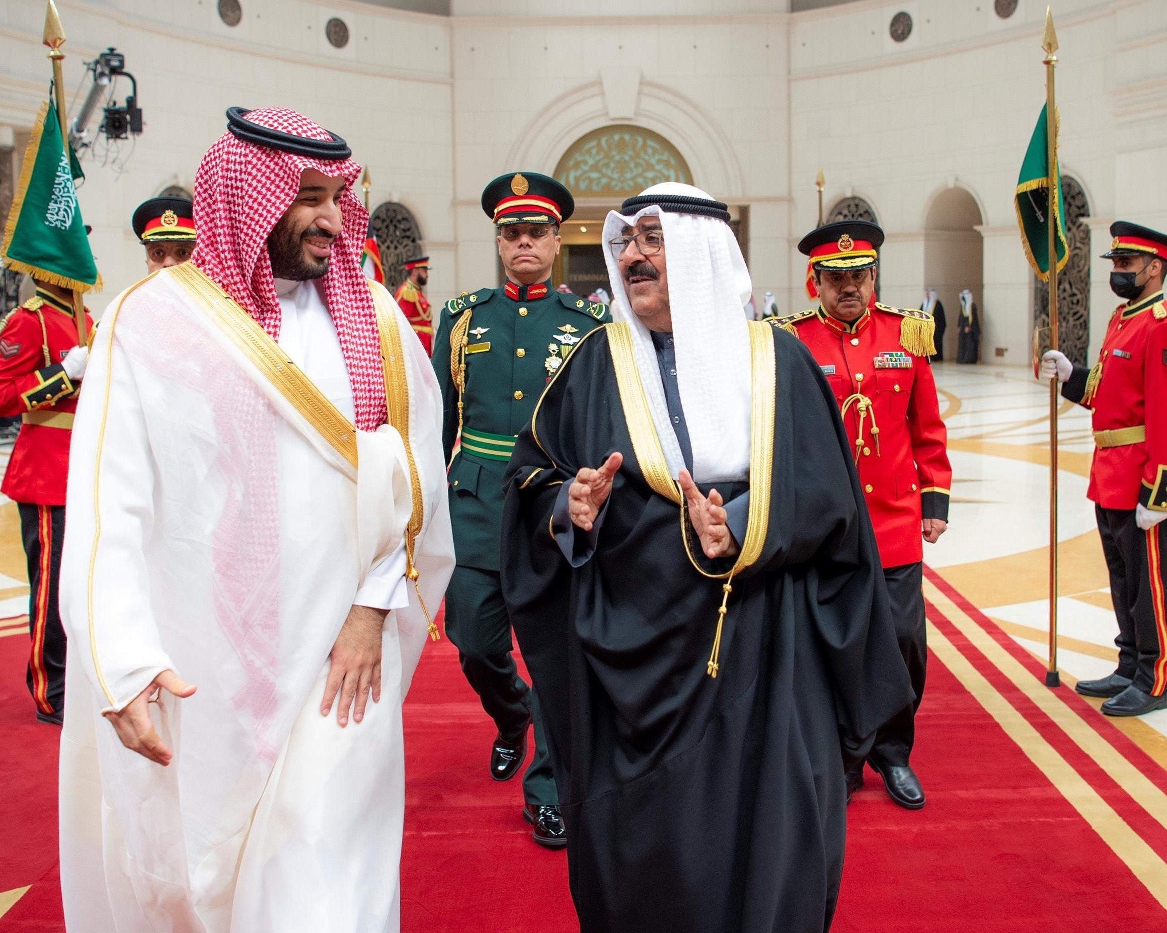 ولي العهد يغادر الكويت