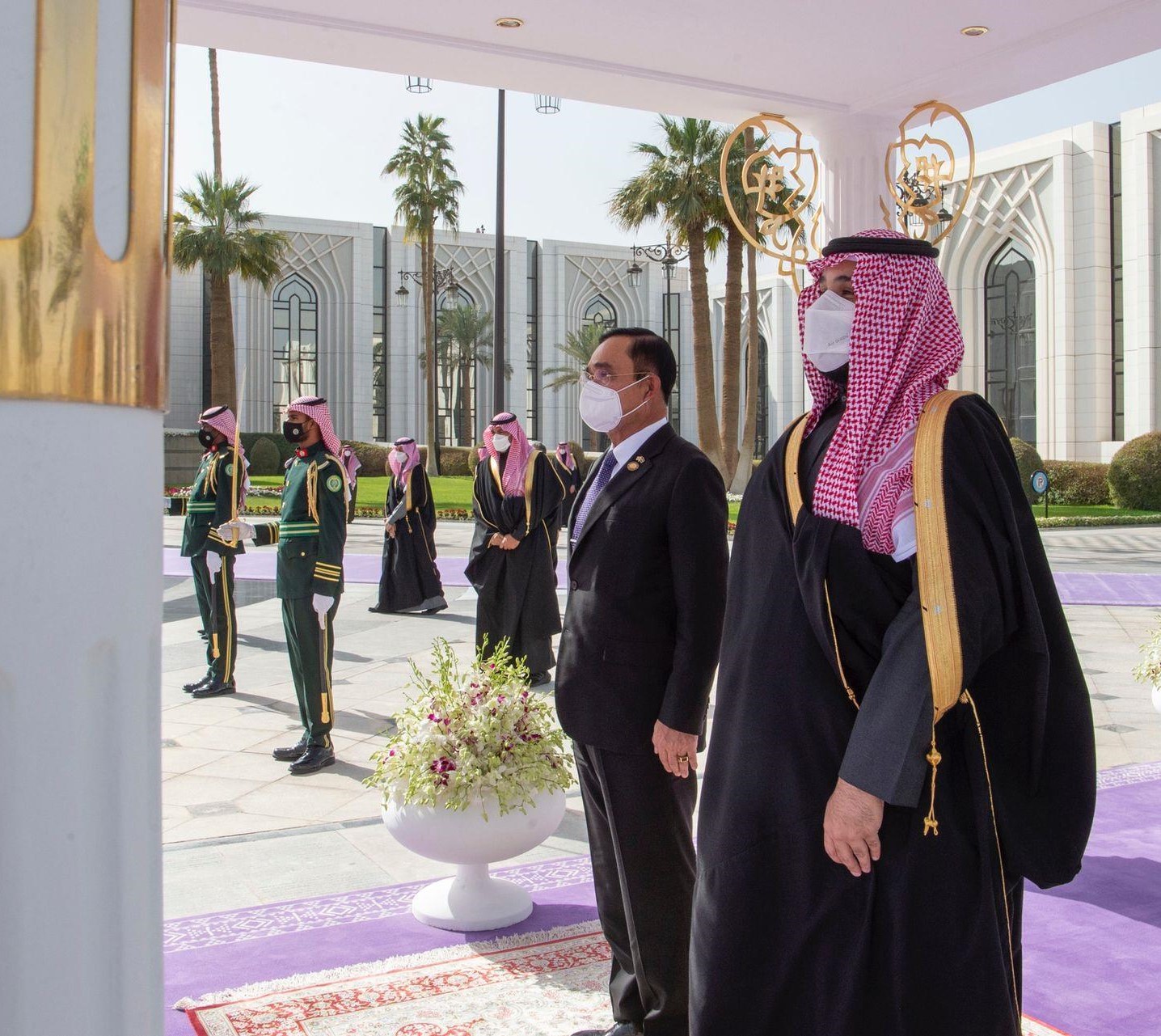 ولي العهد يستقبل رئيس الوزراء التايلندي