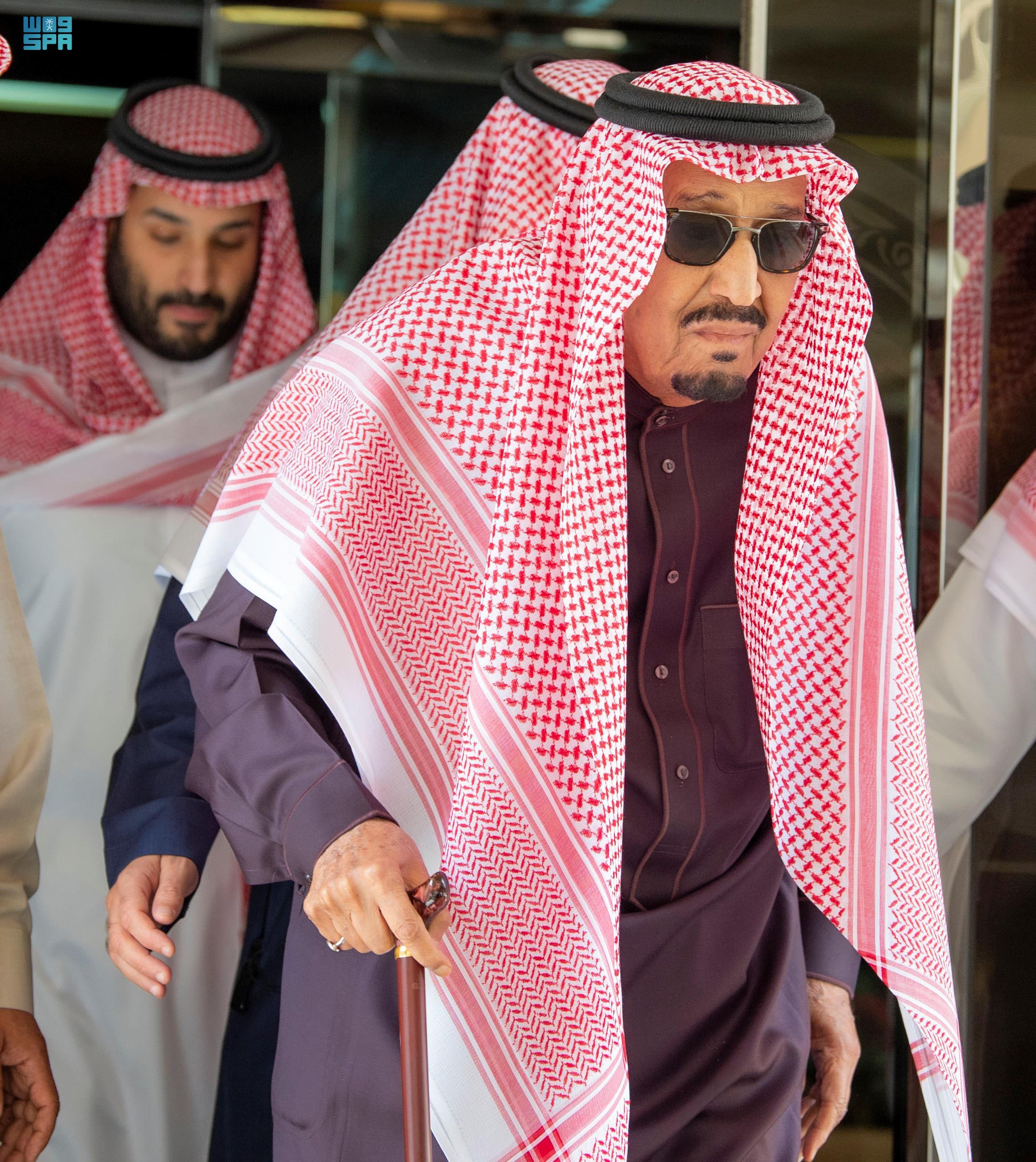 الديوان الملكي: خادم الحرمين الشريفين يغادر مستشفى الملك فيصل التخصصي بالرياض بعد أن أجرى بعض الفحوصات الطبية تكللت ولله الحمد بالنجاح