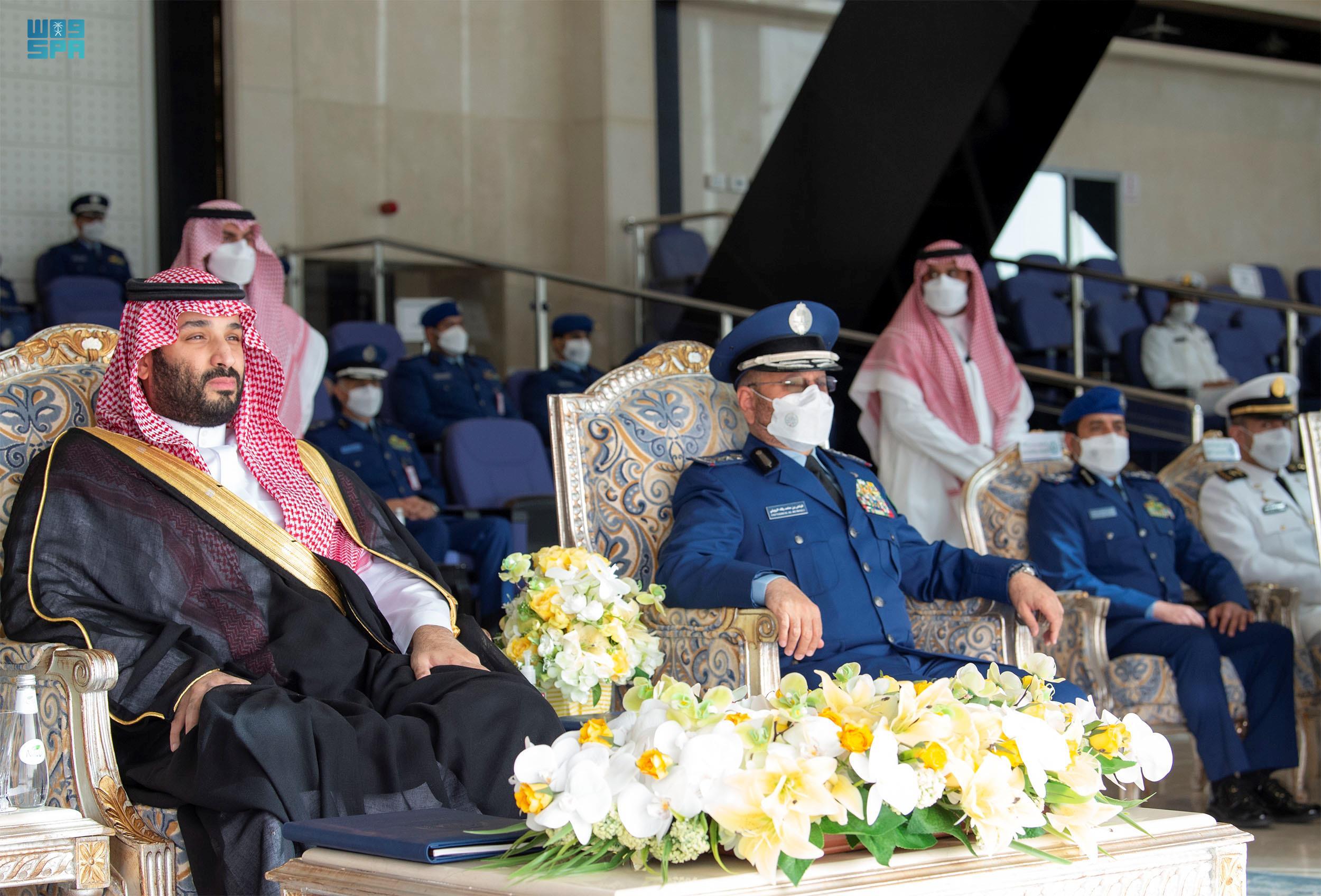 ولي العهد يرعى حفل تخريج الدفعة 101 من طلبة كلية الملك فيصل الجوية