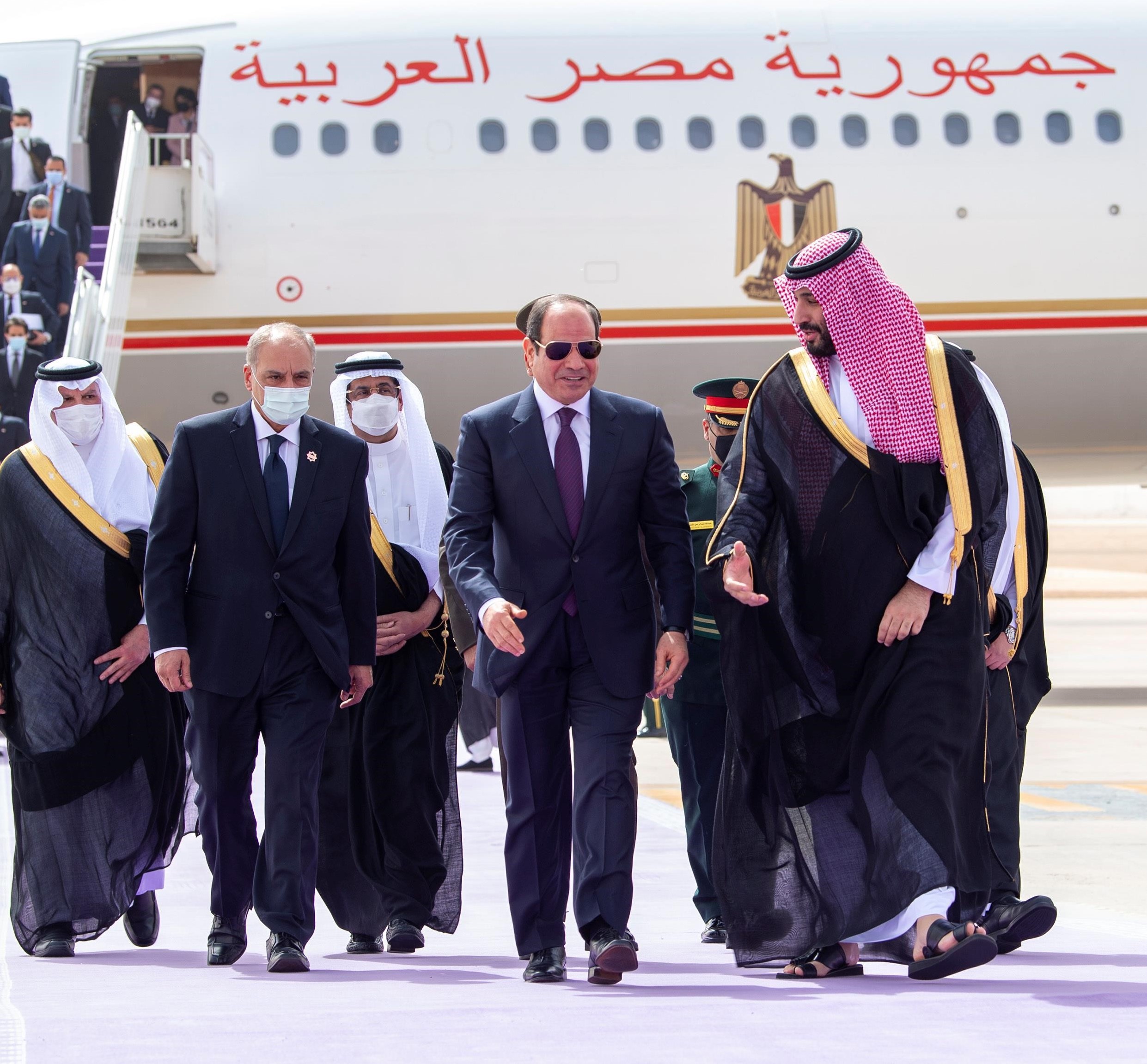 ولي العهد يستقبل الرئيس المصري