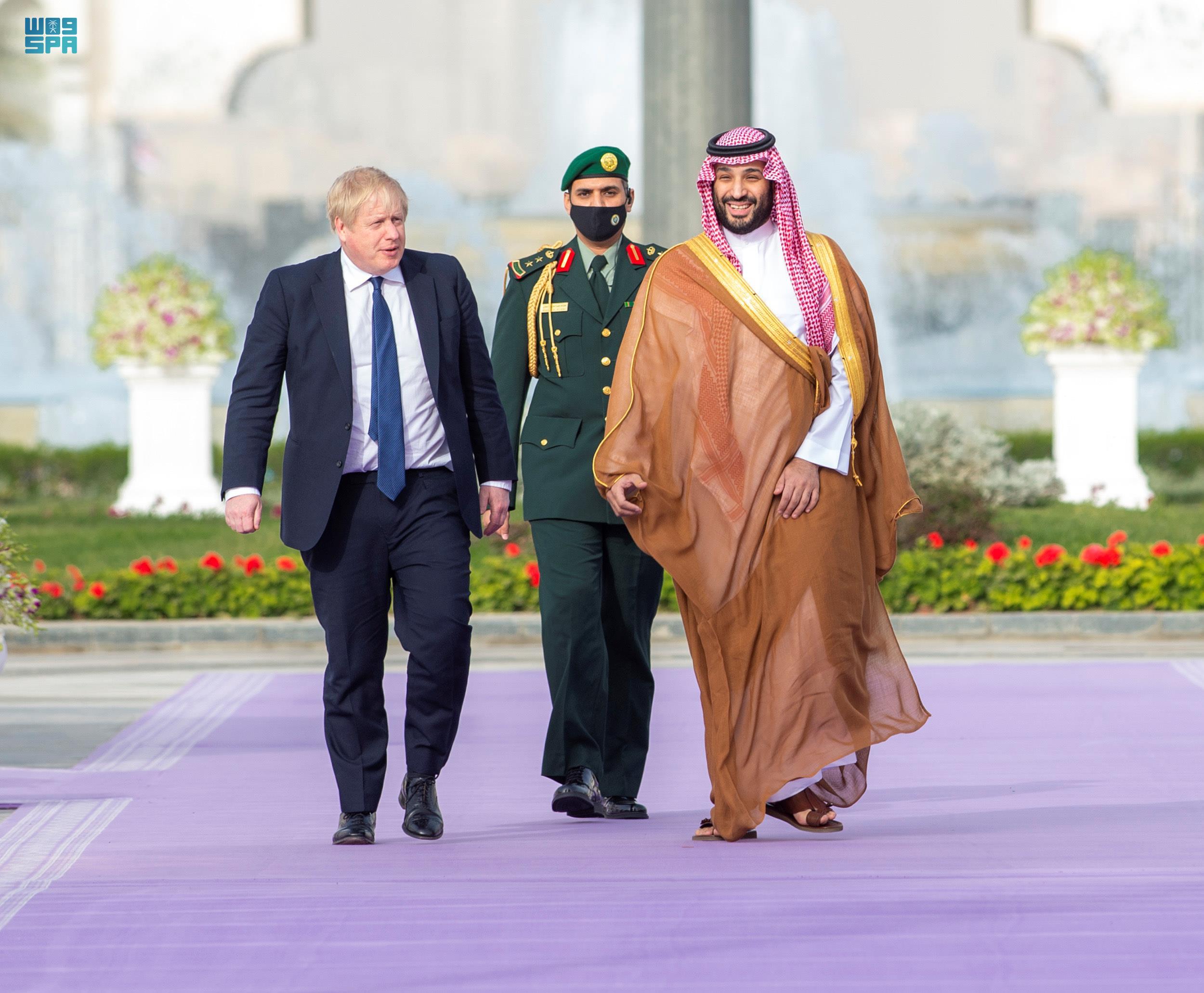 ولي العهد يستقبل رئيس الوزراء البريطاني