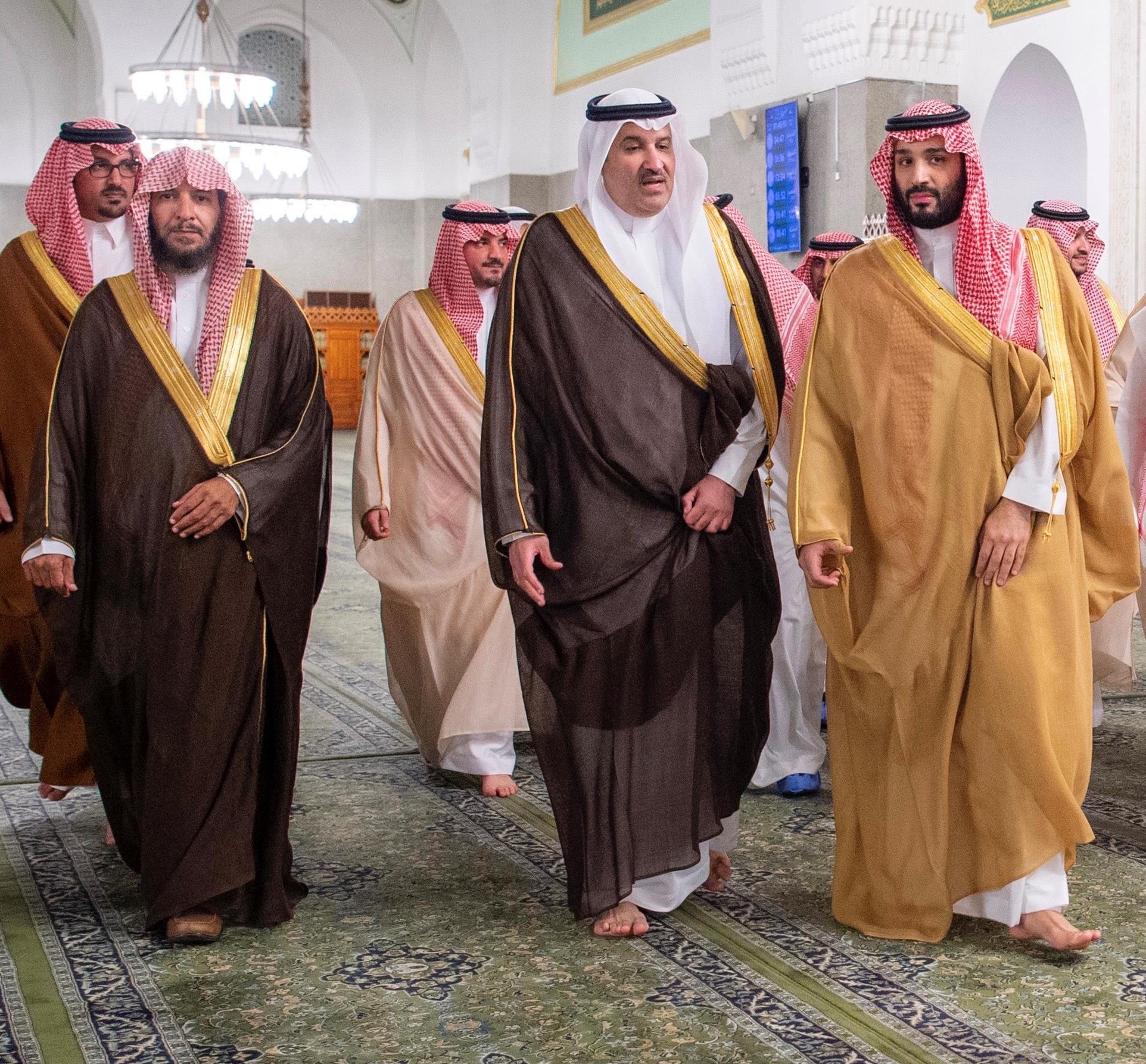 ولي العهد يزور مسجد قباء