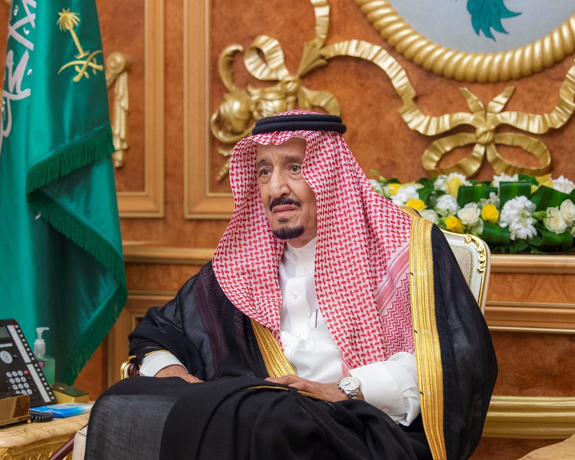 أمام خادم الحرمين الشريفين نائب أمير الحدود الشمالية يؤدي القسم