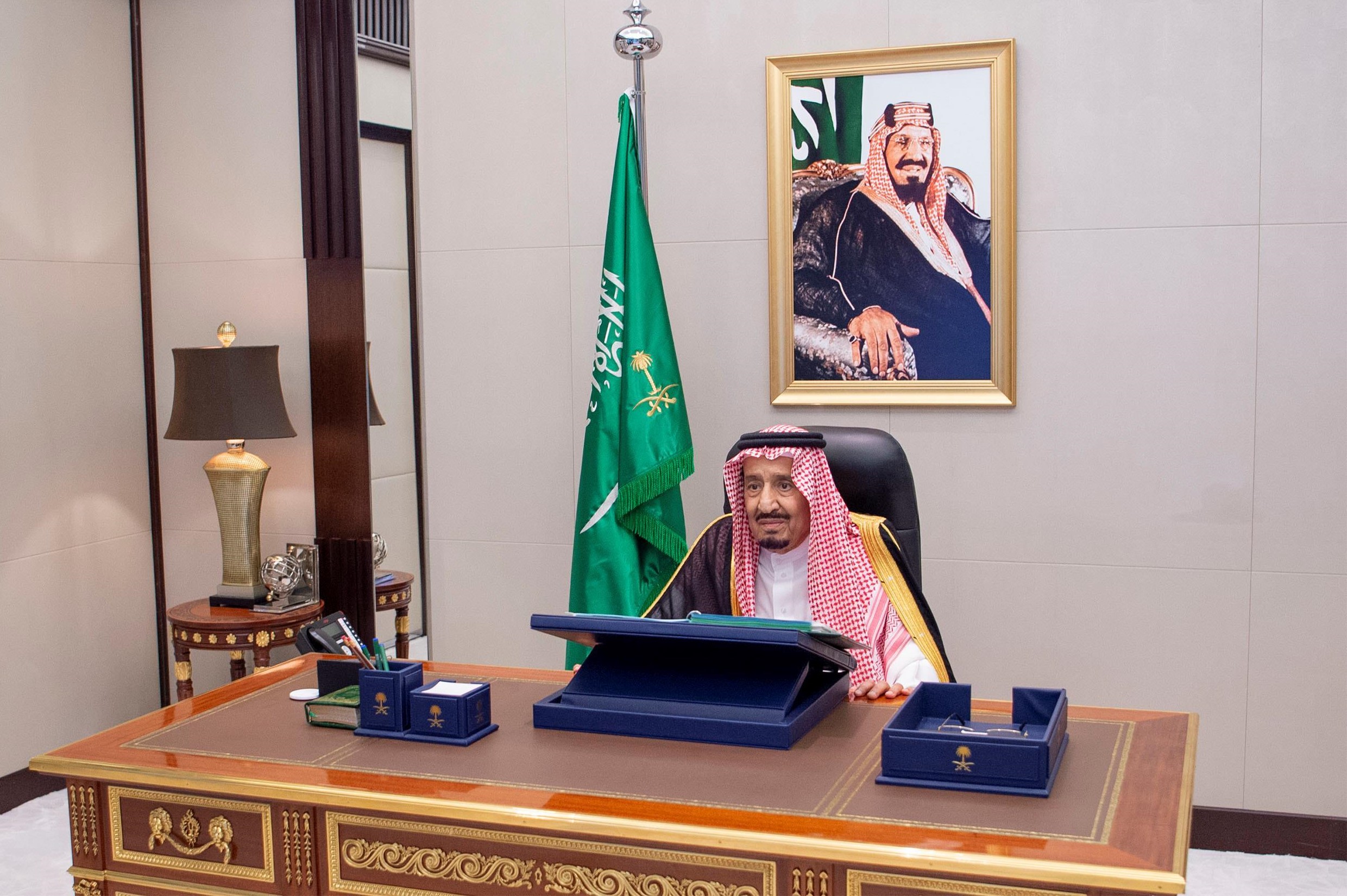 مجلس الوزراء يعقد جلسته عبر الاتصال المرئي برئاسة خادم الحرمين الشريفين