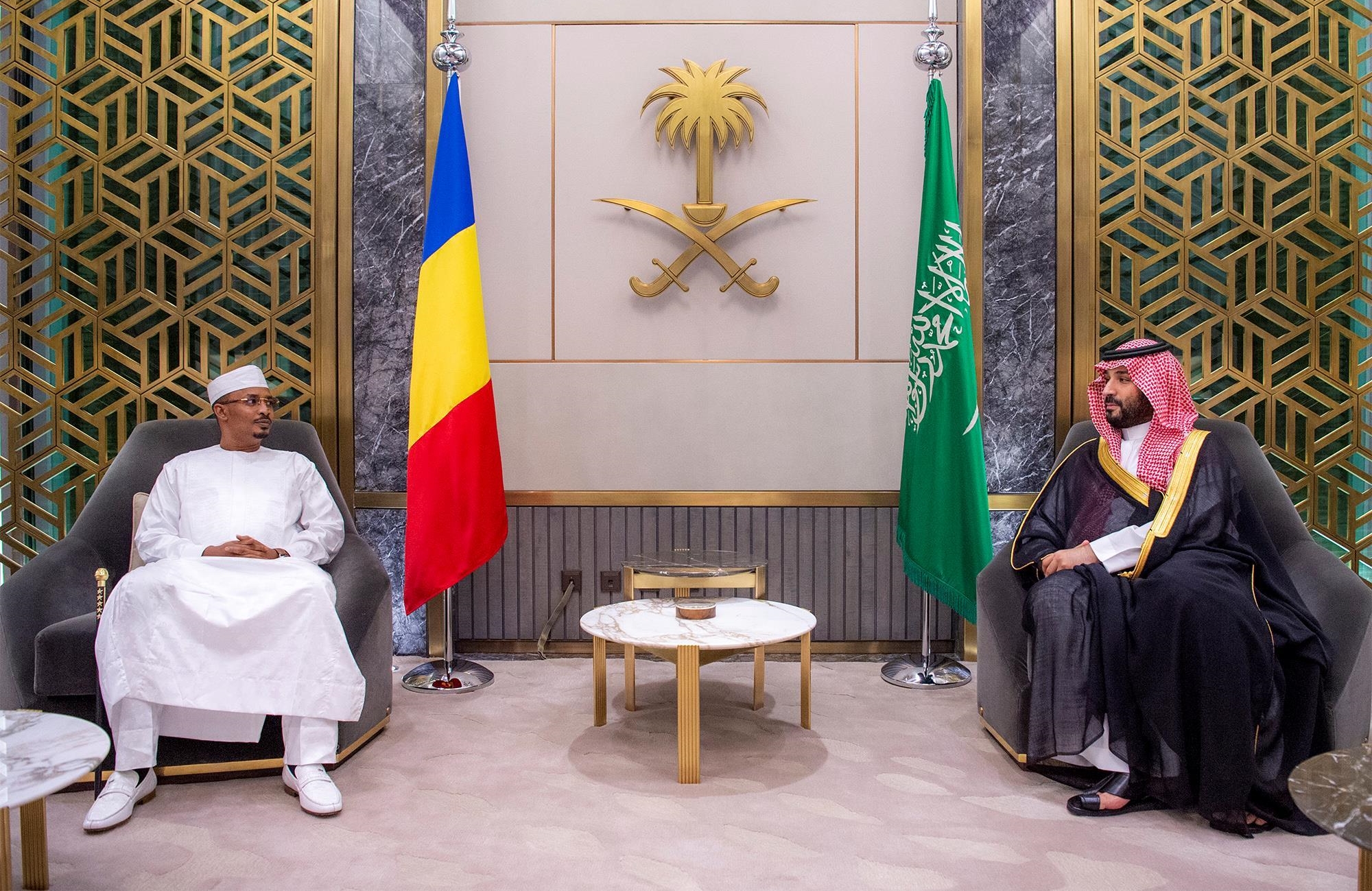ولي العهد يلتقي رئيس المجلس العسكري الانتقالي في تشاد