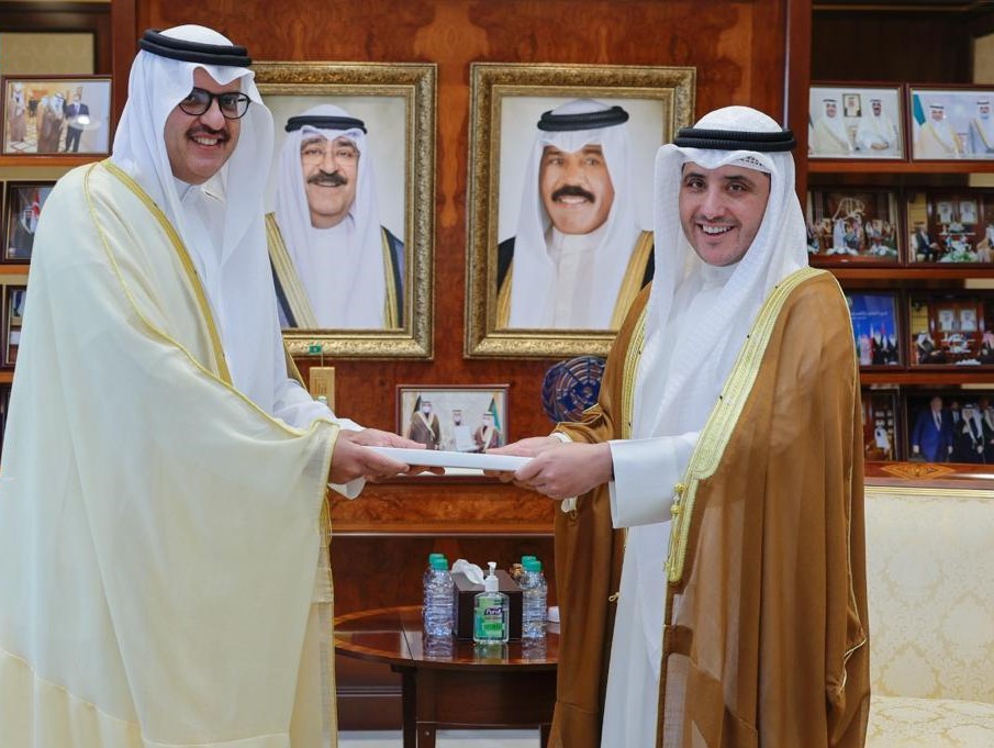 خادم الحرمين الشريفين يبعث رسالة خطية لأمير الكويت