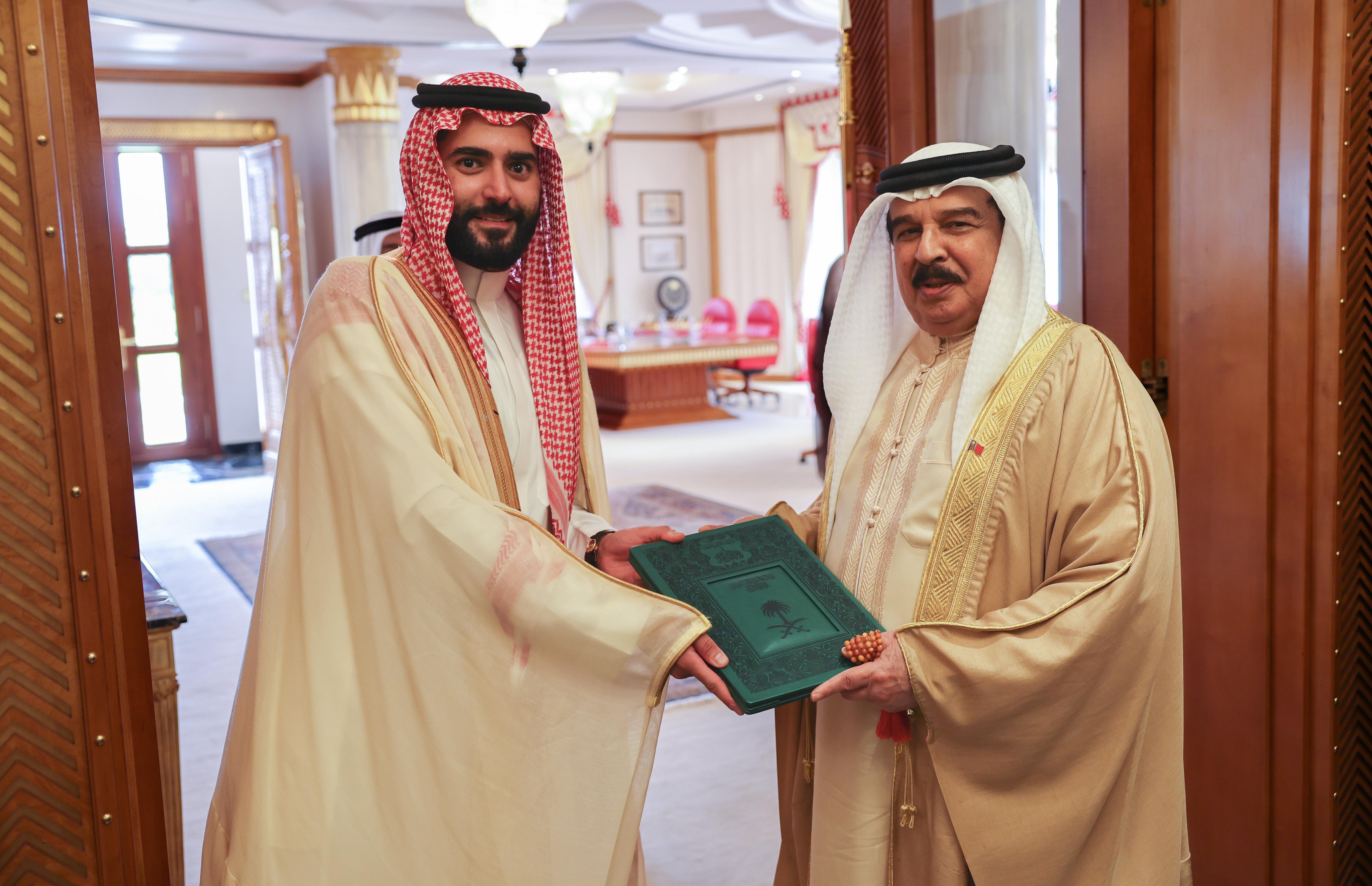 خادم الحرمين الشريفين يبعث رسالة خطية لملك البحرين