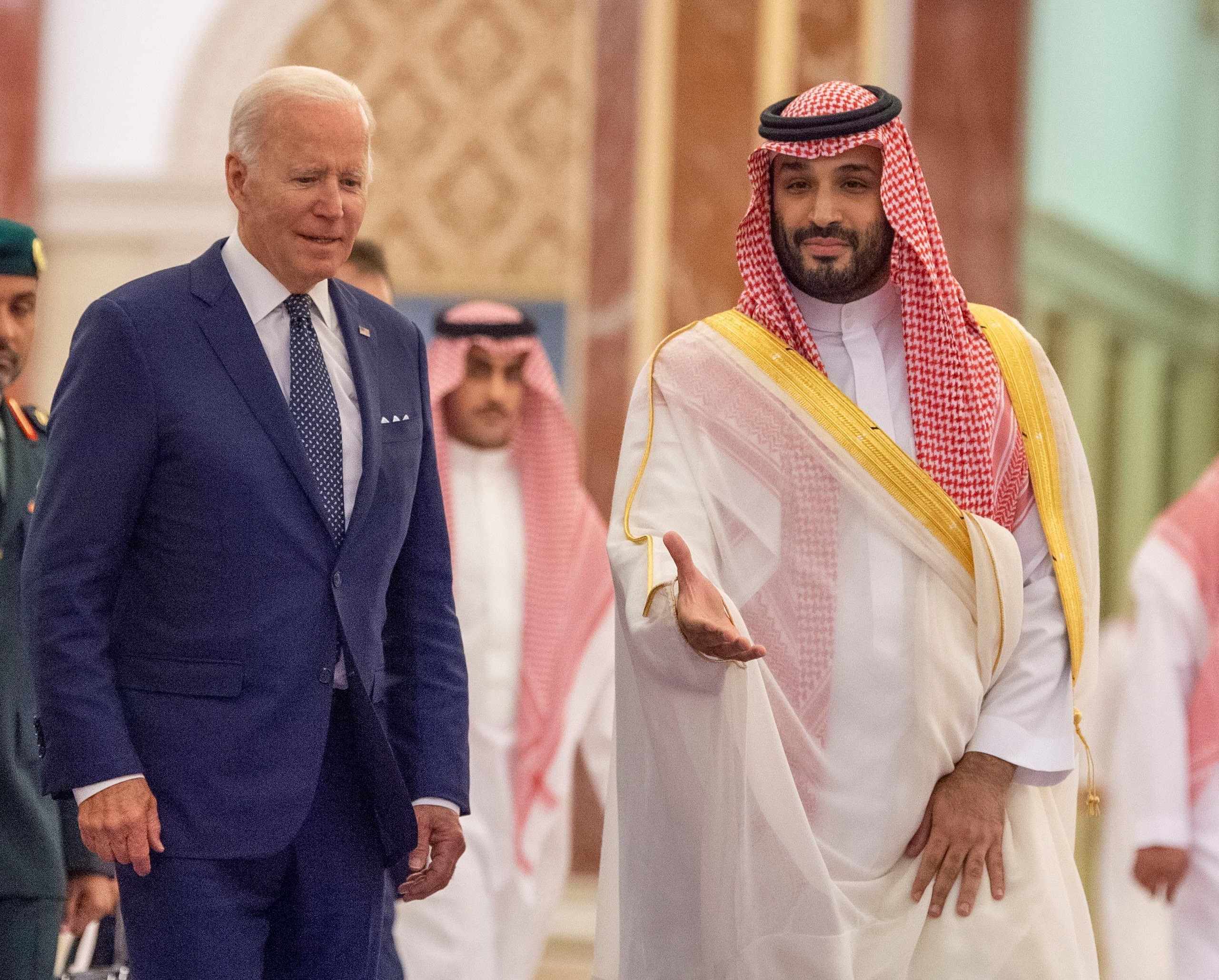 ولي العهد يستقبل الرئيس الأمريكي