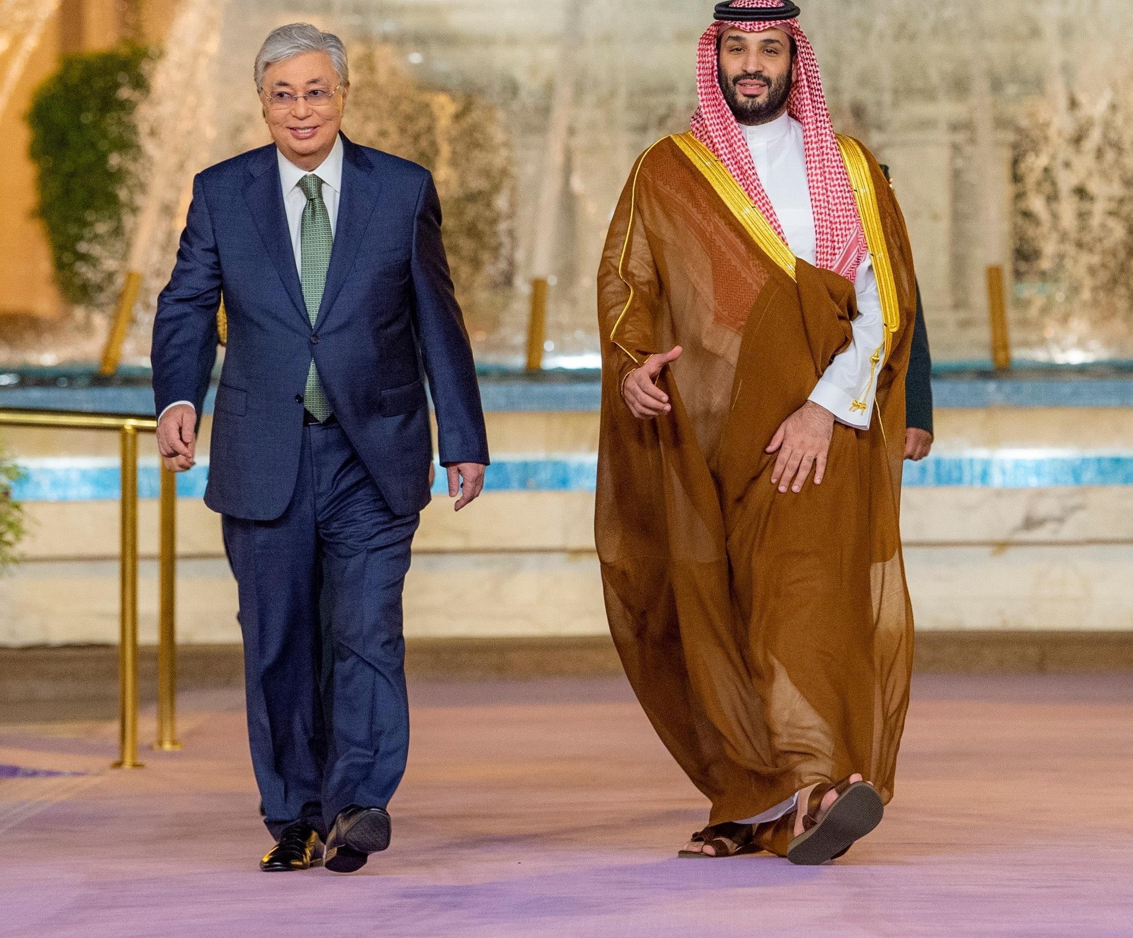 ولي العهد يستقبل رئيس كازاخستان ويعقدان جلسة مباحثات رسمية