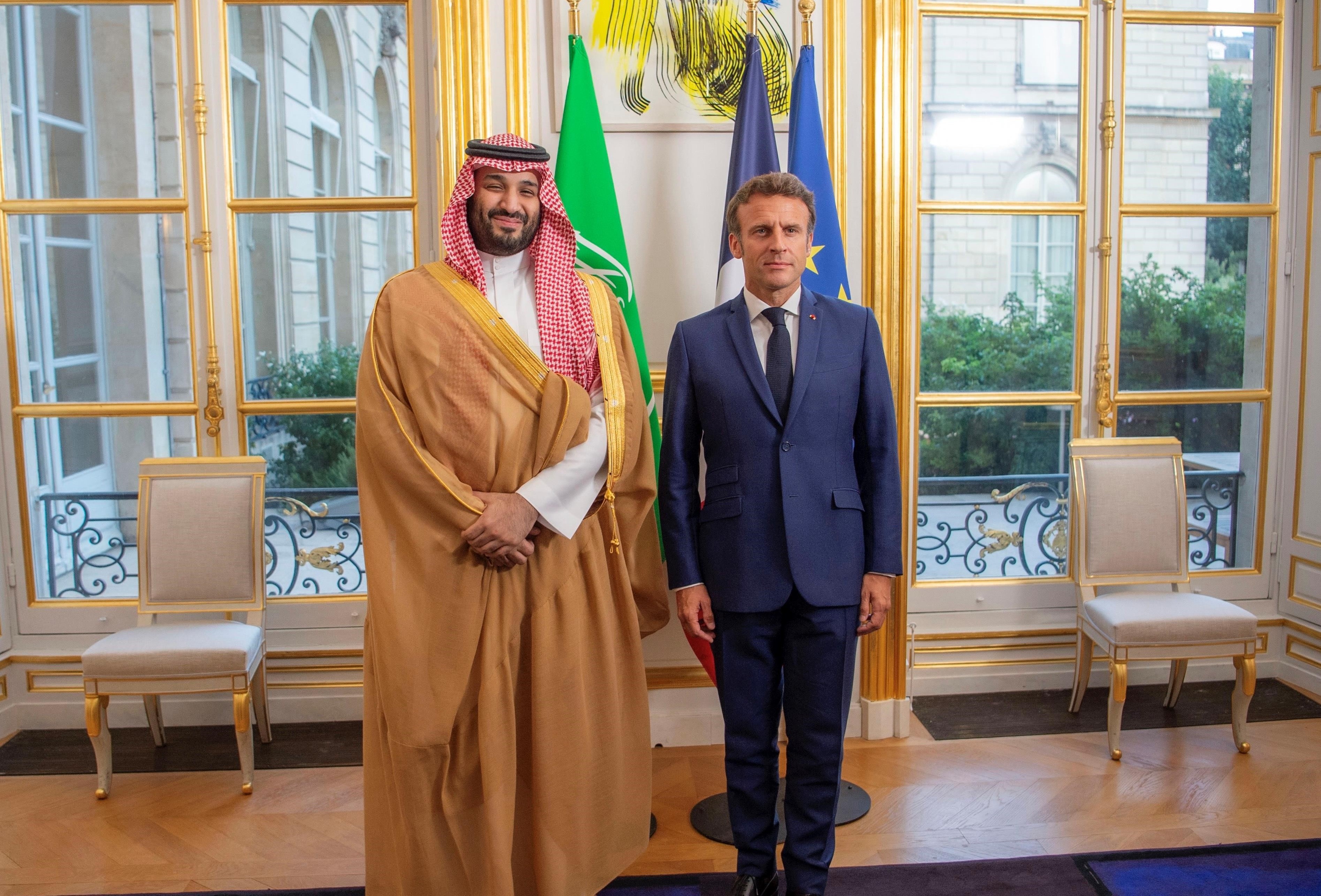 ولي العهد يلتقي الرئيس الفرنسي