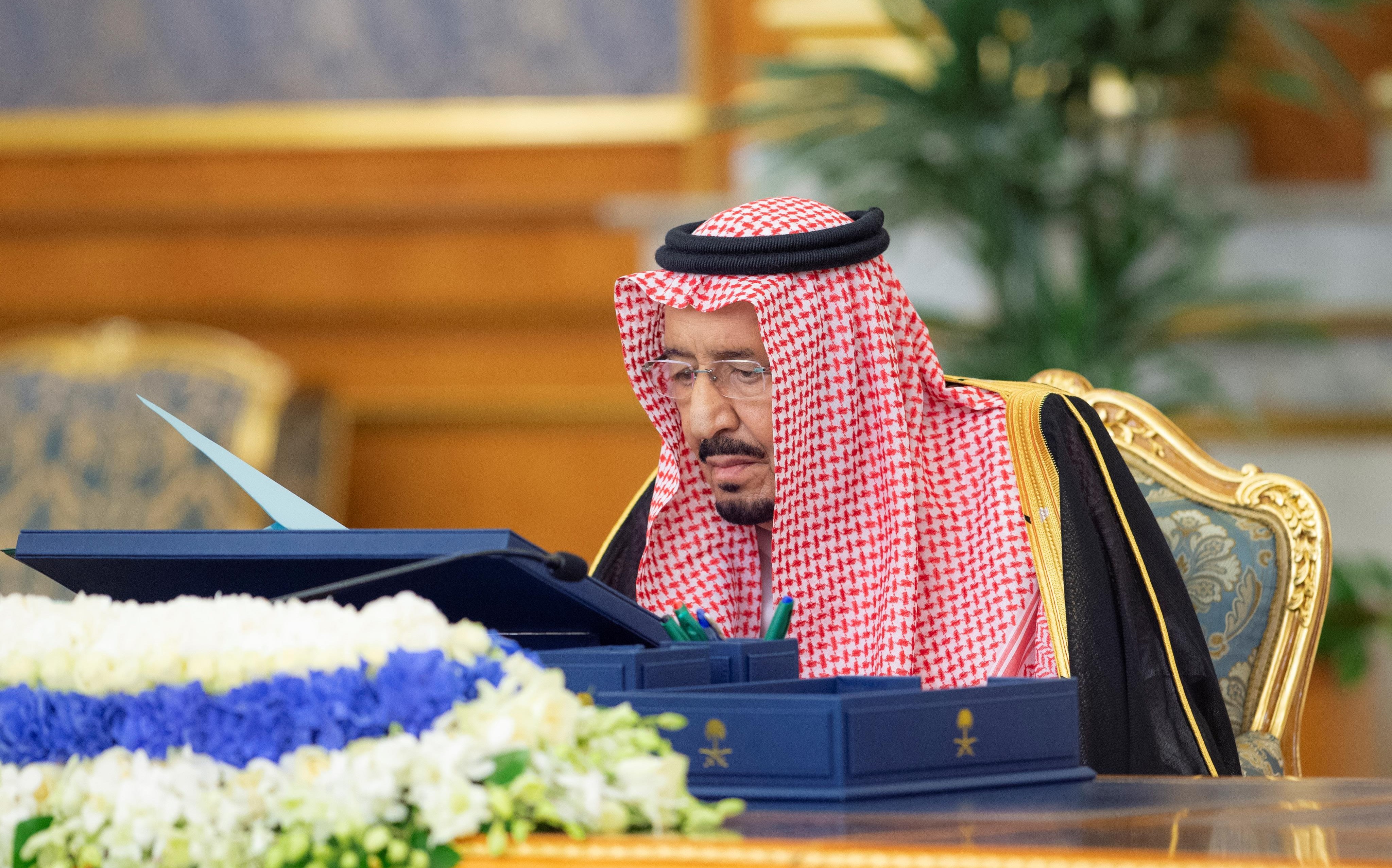 التنويه بما توليه الدولة من الحرص والاهتمام بتطوير العملية التعليمية