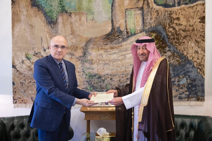 ولي العهد يتلقى رسالة خطية من رئيس كوستاريكا