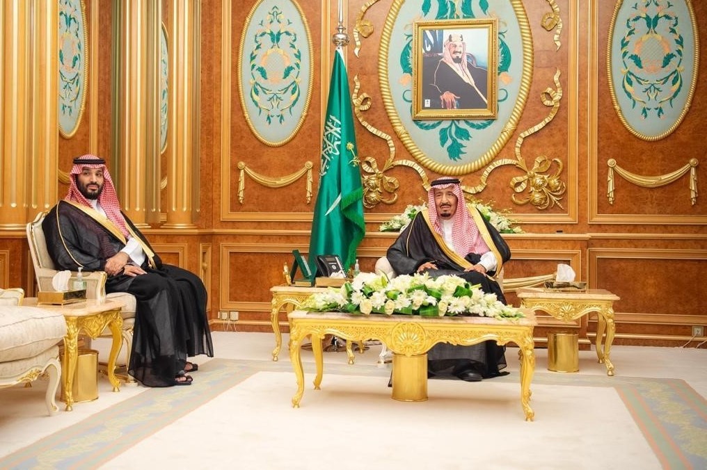 وزير الدفاع ووزير التعليم يؤديان القسم أمام خادم الحرمين الشريفين