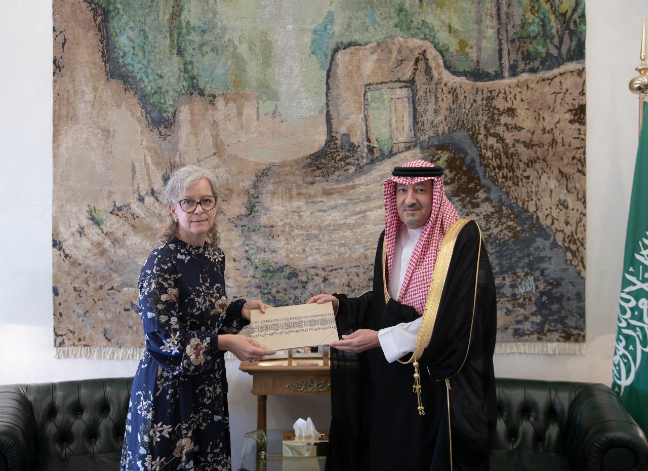 ولي العهد يتلقى رسالة خطية من رئيسة وزراء السويد