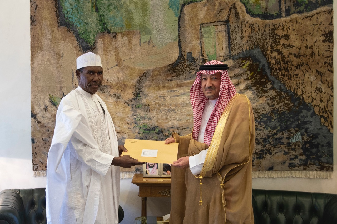 ولي العهد يتلقى رسالة خطية من رئيس نيجيريا