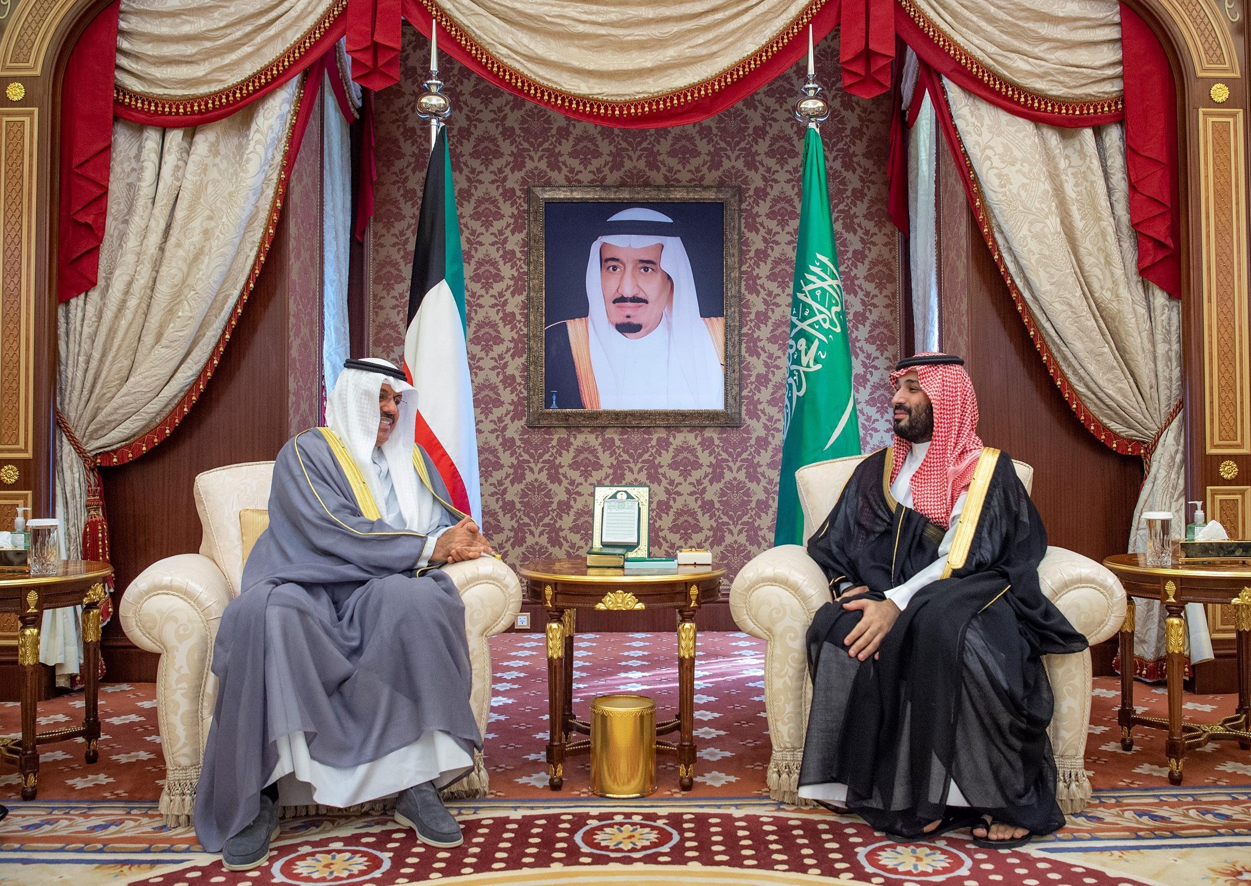 ولي العهد يستقبل رئيس مجلس الوزراء بدولة الكويت