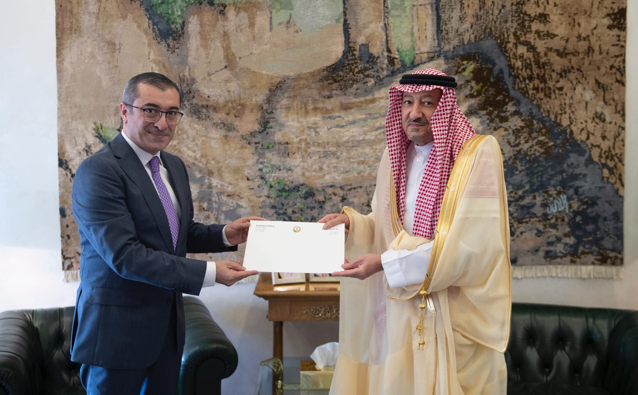 خادم الحرمين الشريفين يتلقى رسالة خطية من رئيس أذربيجان