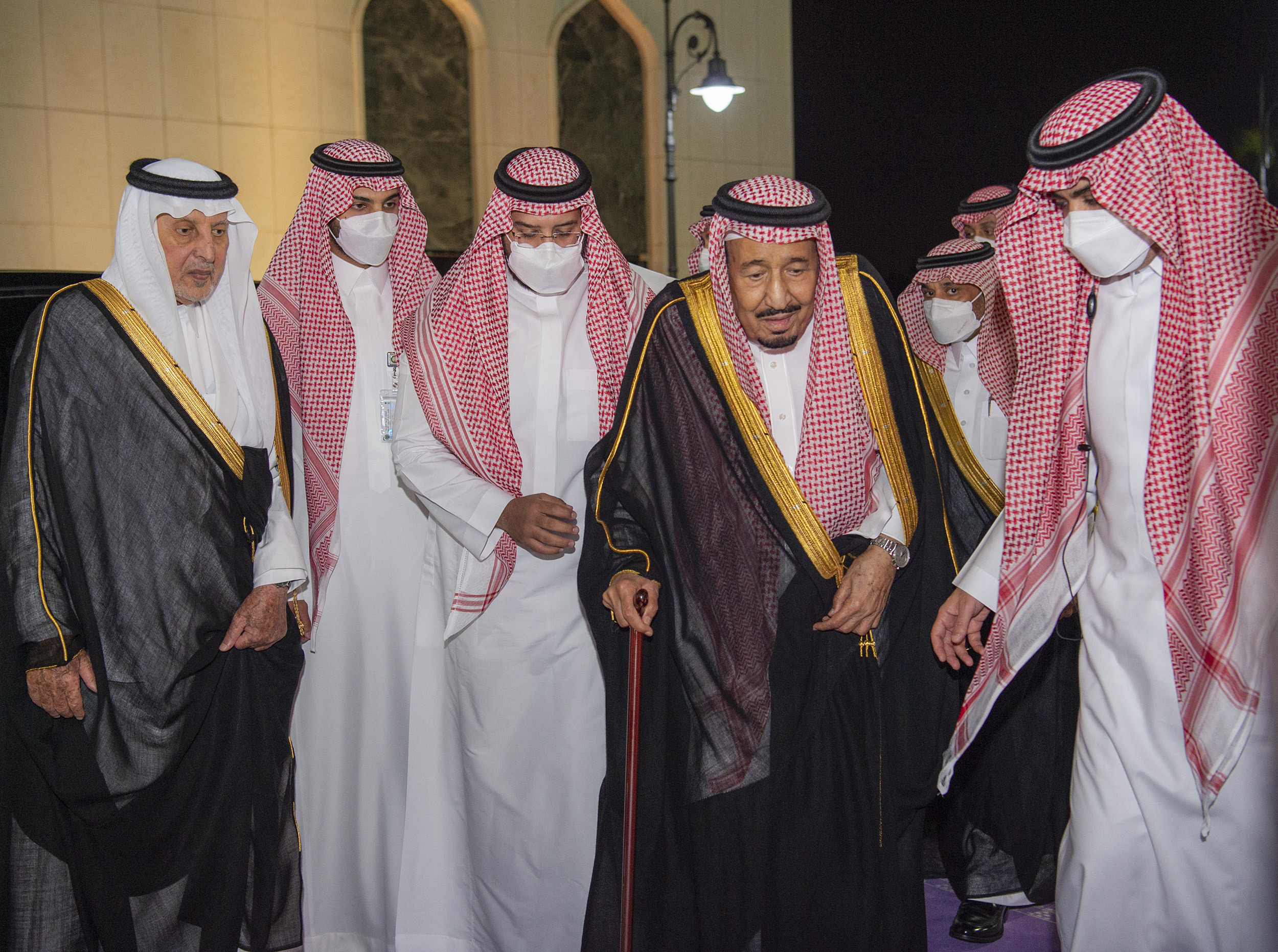 خادم الحرمين الشريفين يغادر جدة متوجهاً إلى الرياض