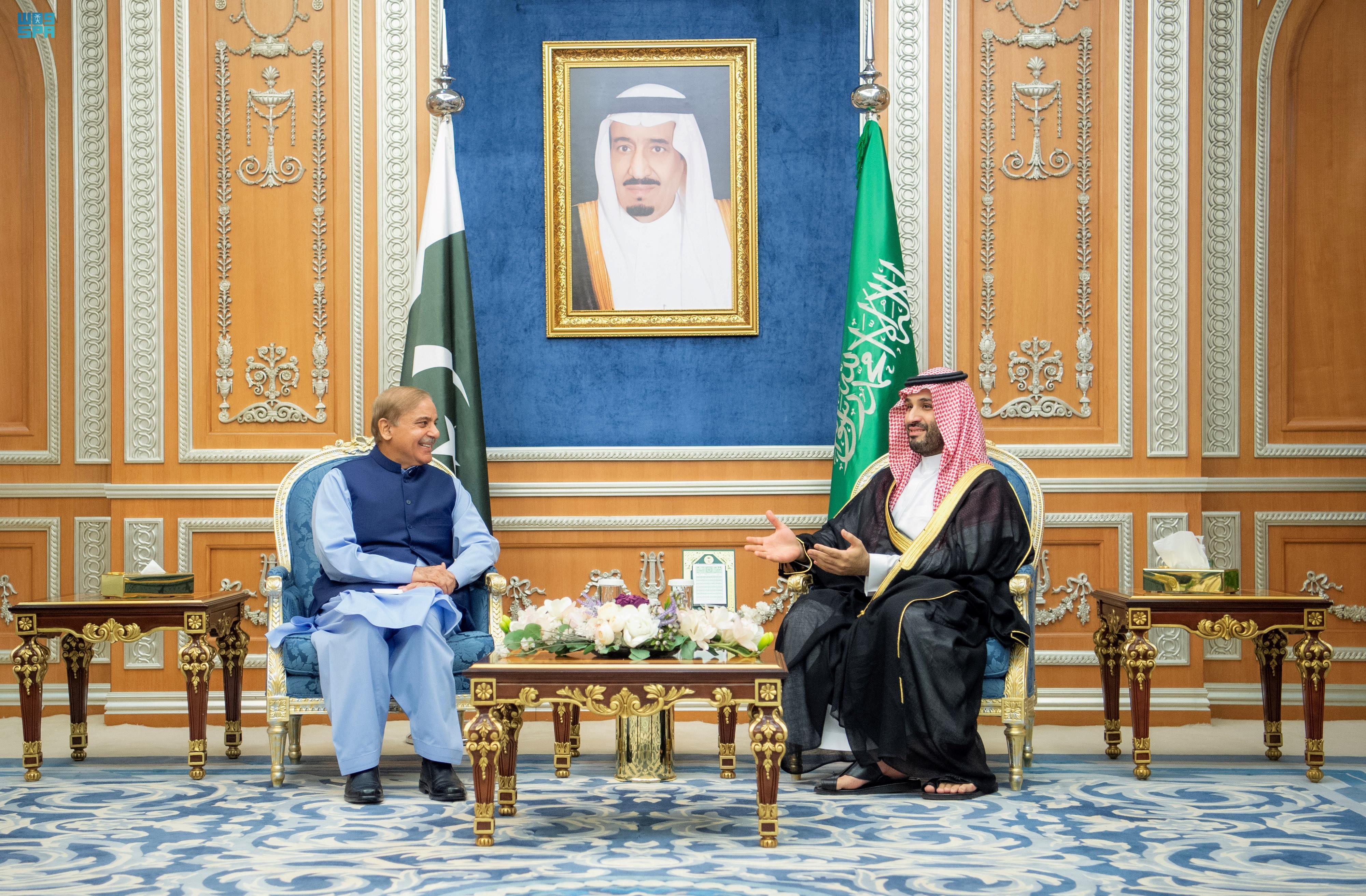 ولي العهد يستقبل رئيس الوزراء الباكستاني