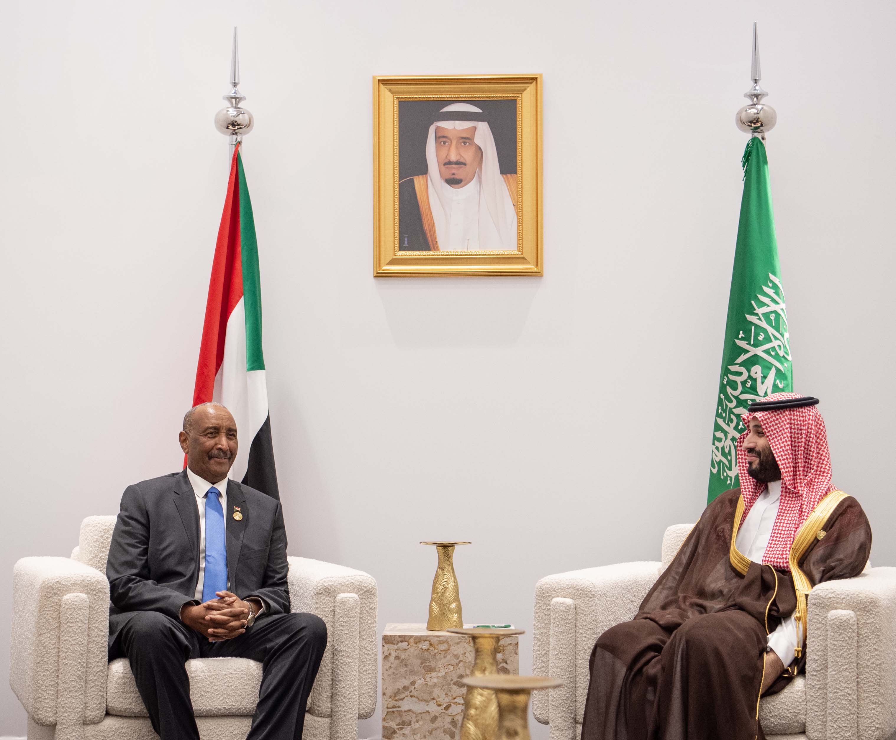 ولي العهد يلتقي الفريق الأول الركن عبدالفتاح البرهان