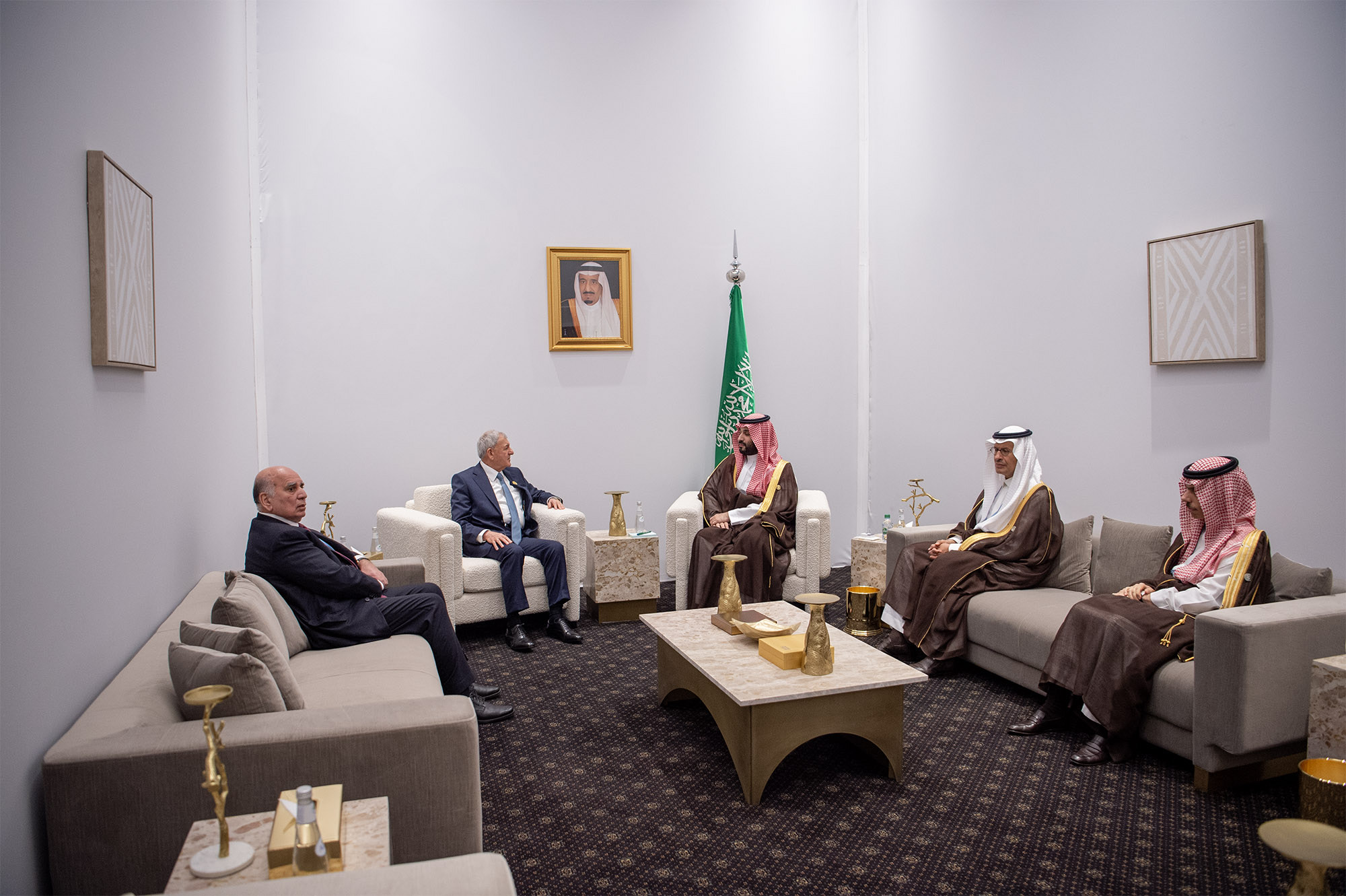 ولي العهد يلتقي الرئيس العراقي