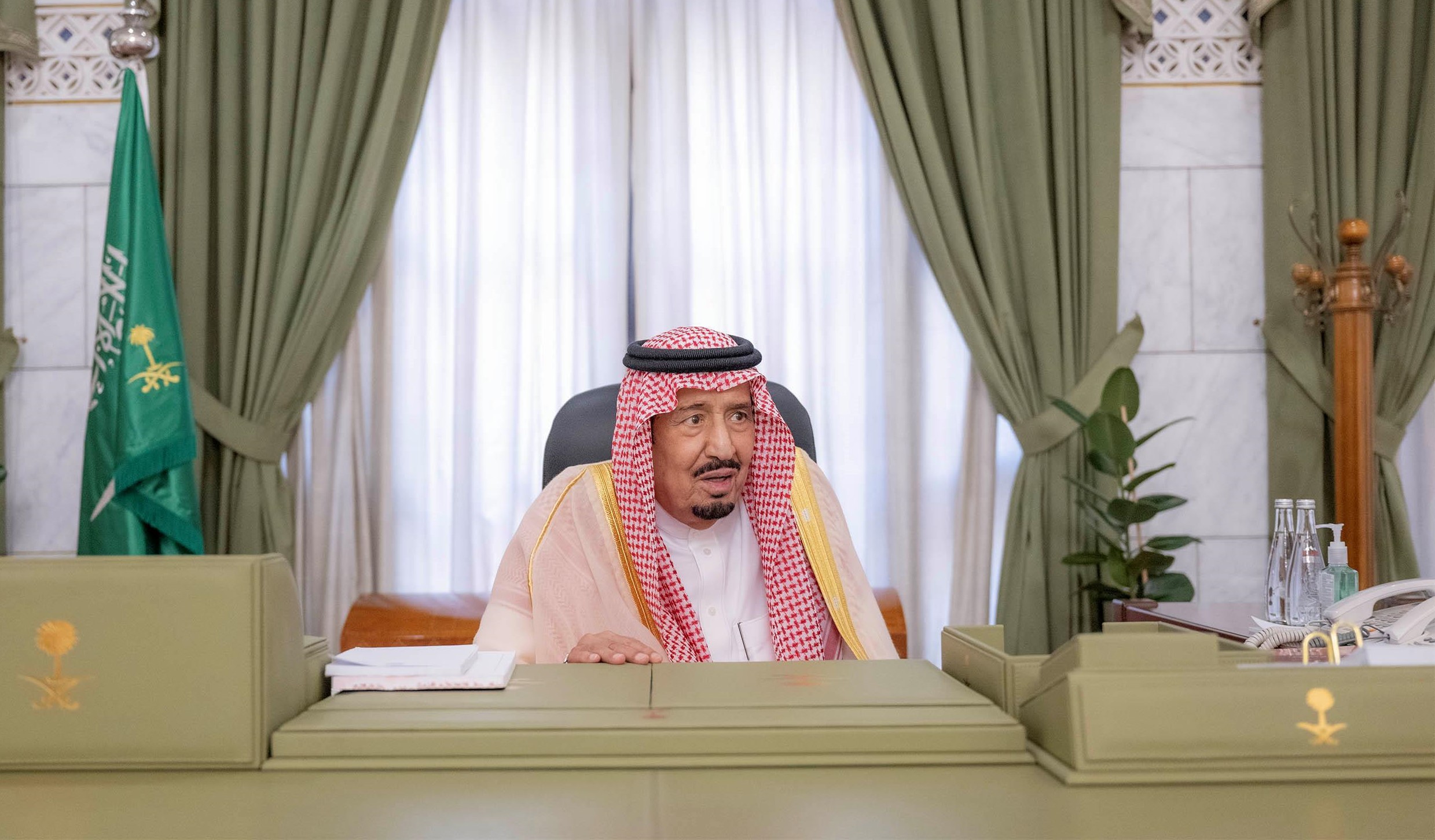 خادم الحرمين الشريفين يزور مقر إمارة الرياض وقصر المصمك