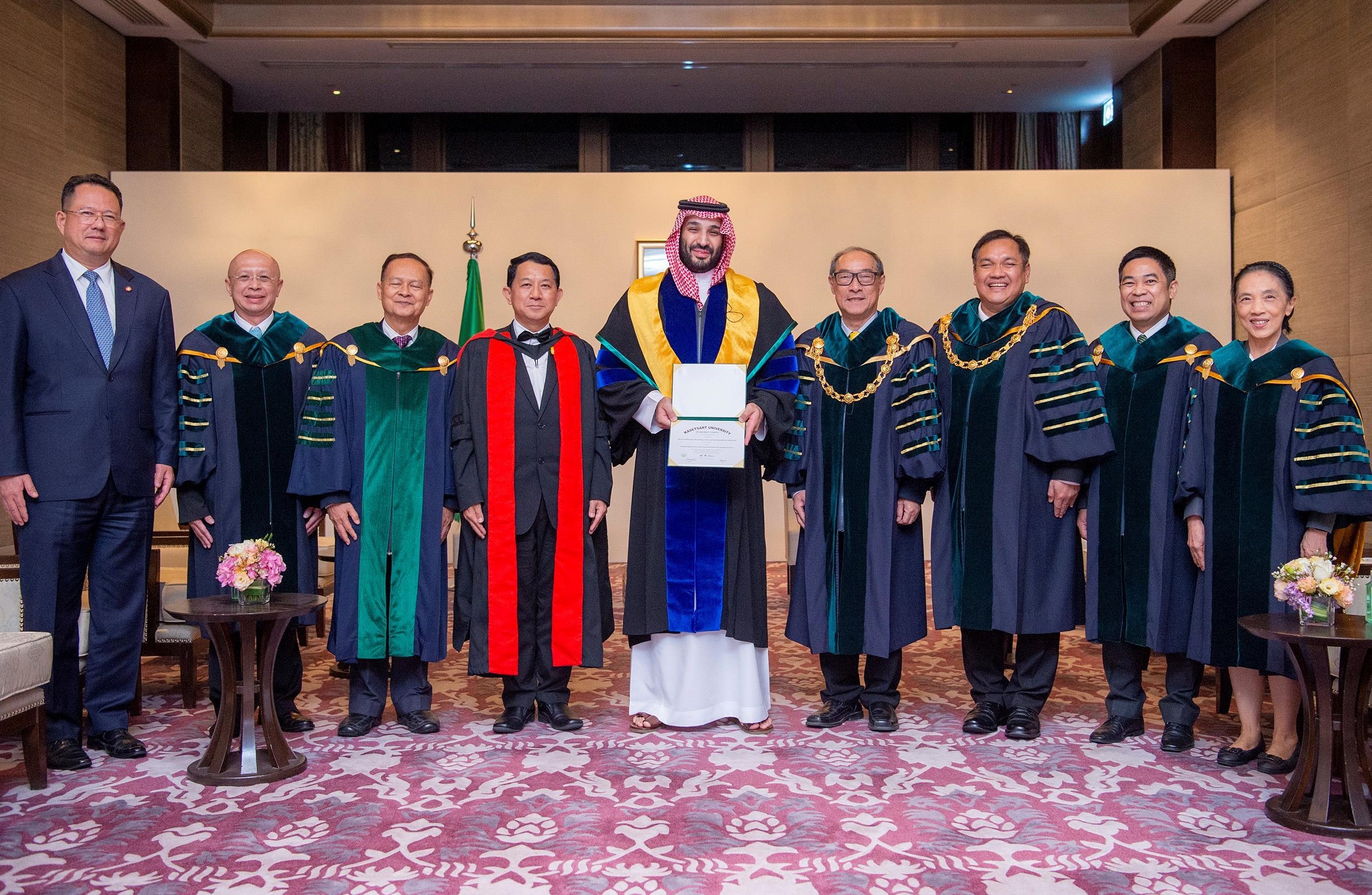 ولي العهد يتسلم شهادة الدكتوراه الفخرية من جامعة كاسيتسارت
