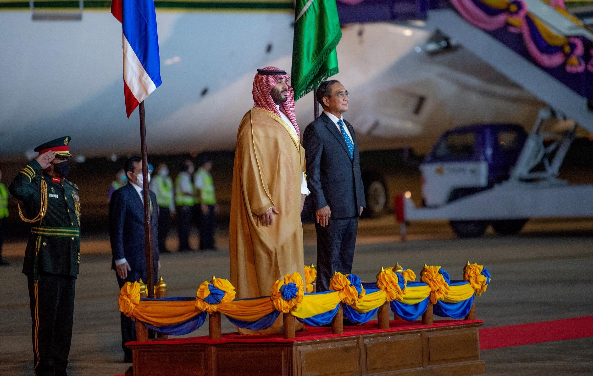 ولي العهد يصل إلى تايلند