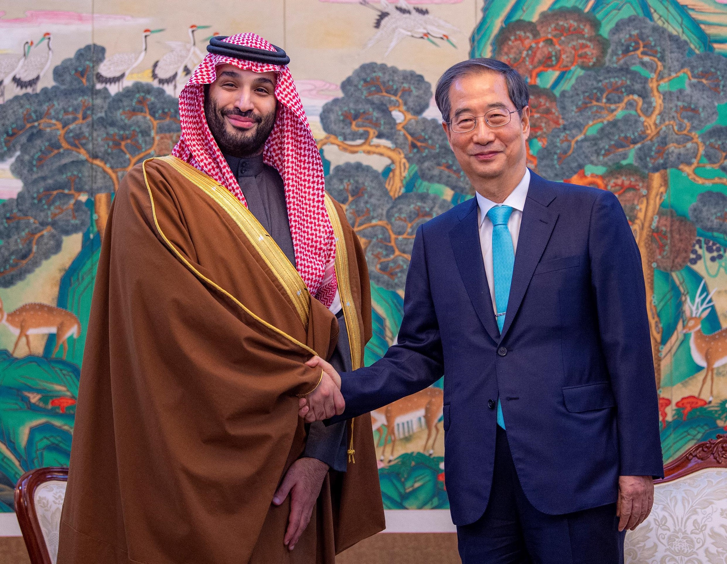 ولي العهد يعقد جلسة مباحثات رسمية مع رئيس وزراء كوريا