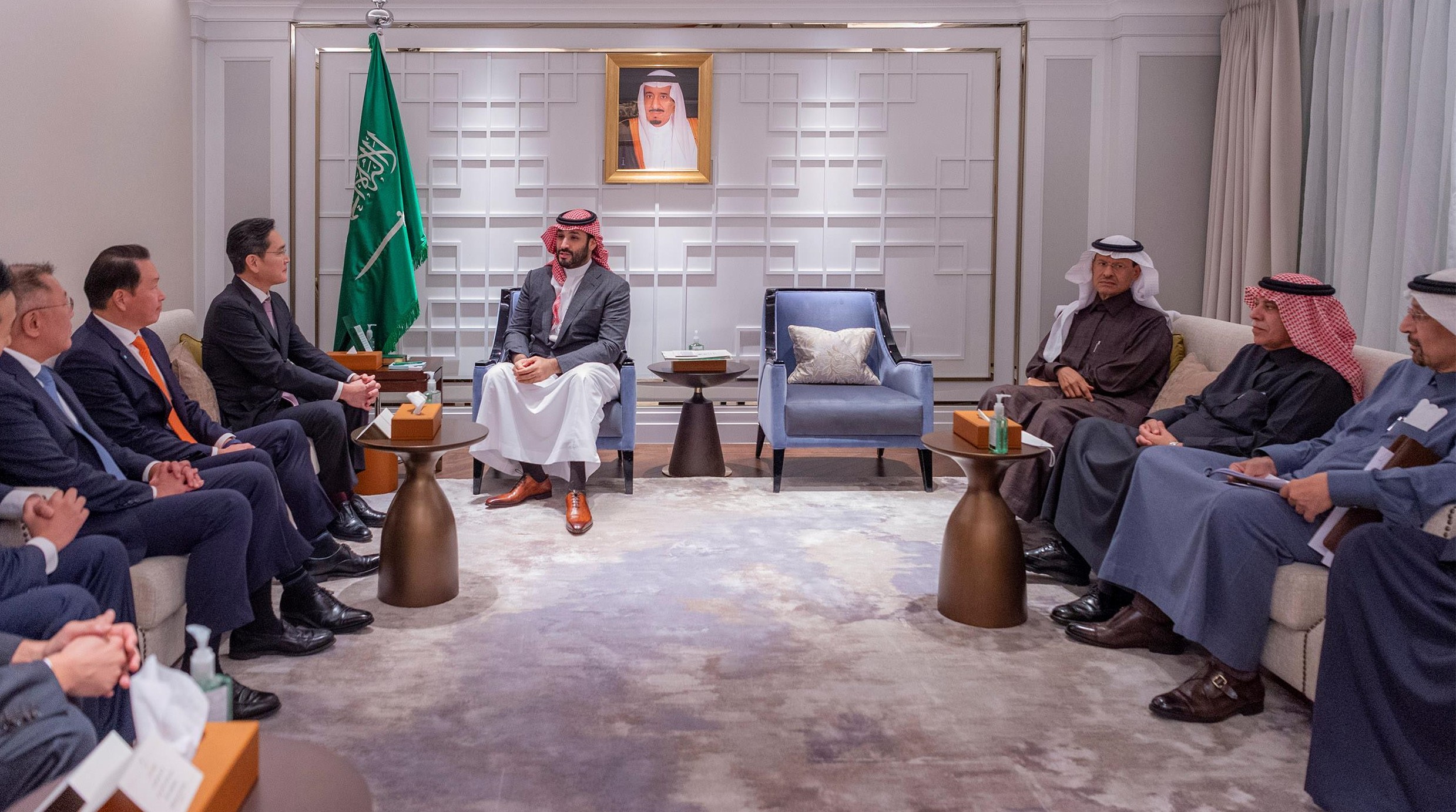 ولي العهد يلتقي مجموعة من رؤساء الشركات الكورية