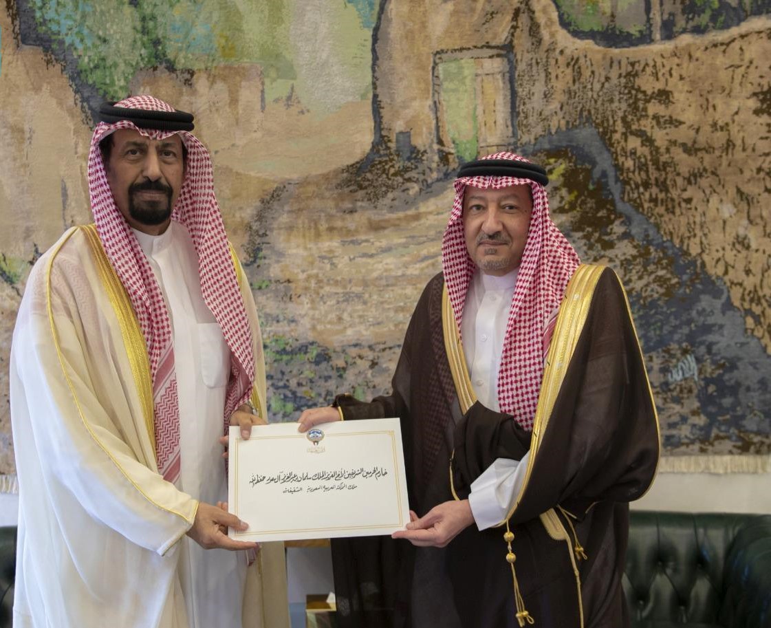 خادم الحرمين الشريفين يتلقى رسالة خطية من ولي عهد الكويت