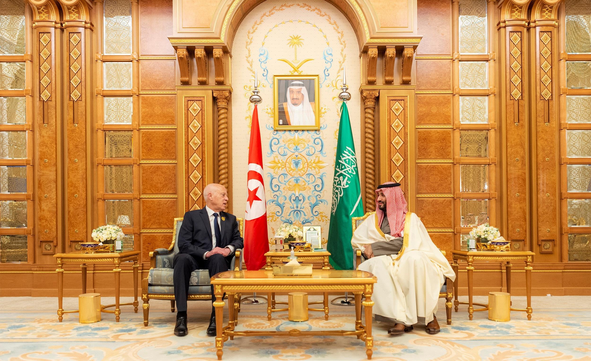 ولي العهد يلتقي الرئيس التونسي