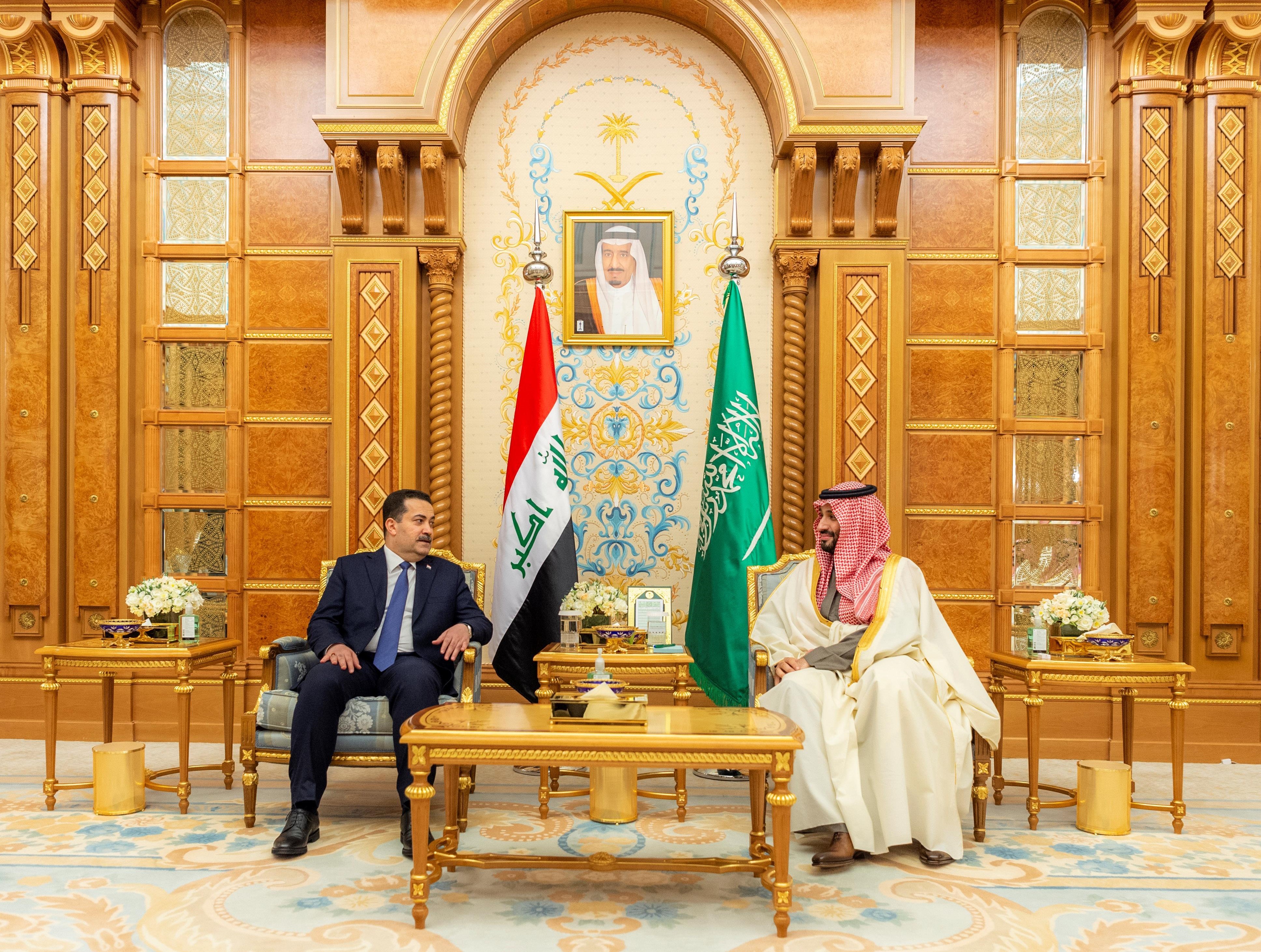 ولي العهد يلتقي رئيس الوزراء العراقي