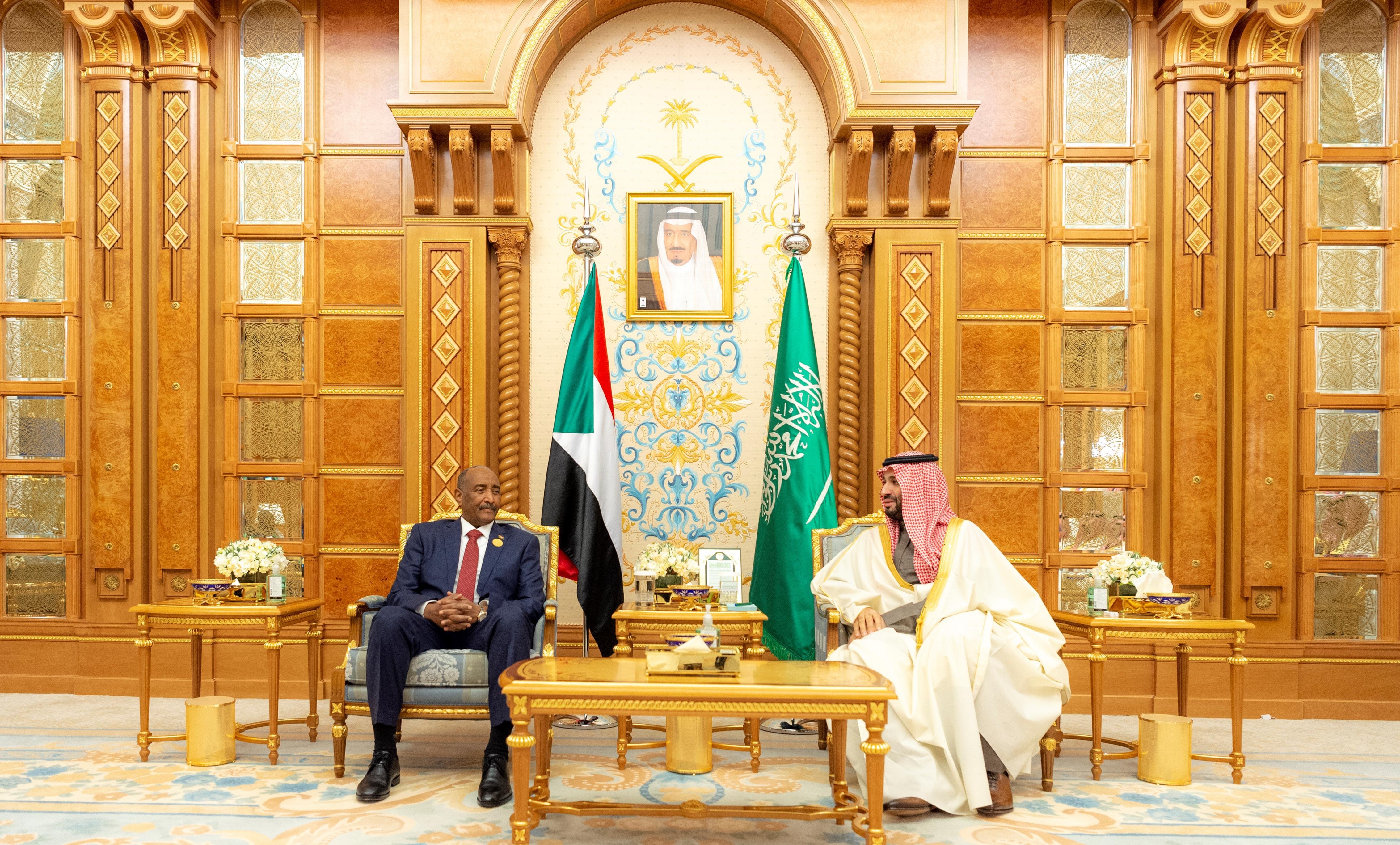 ولي العهد يلتقي رئيس مجلس السيادة السوداني