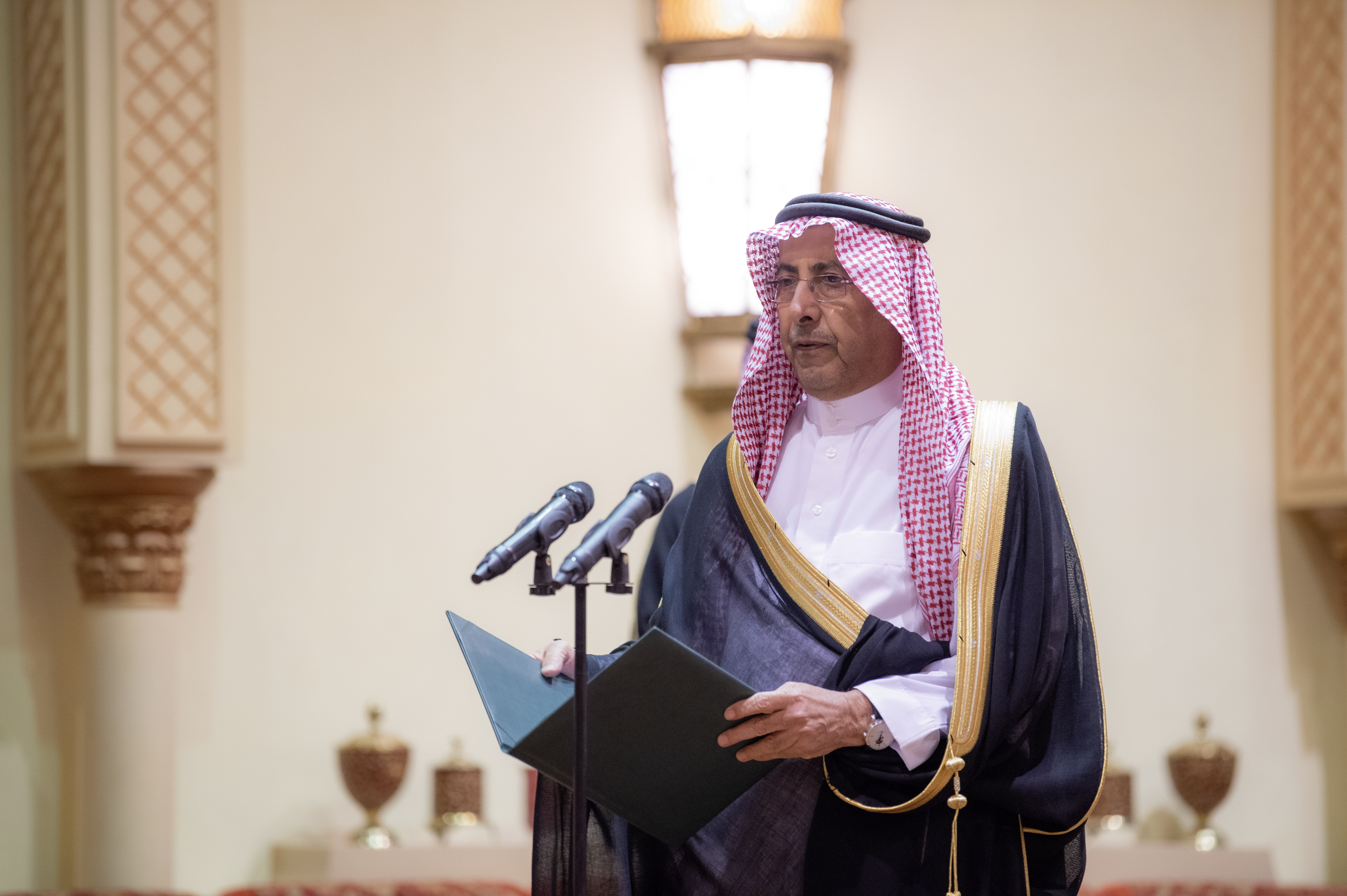 إبراهيم السلطان وسلمان الدوسري يؤديان القسم أمام خادم الحرمين الشريفين