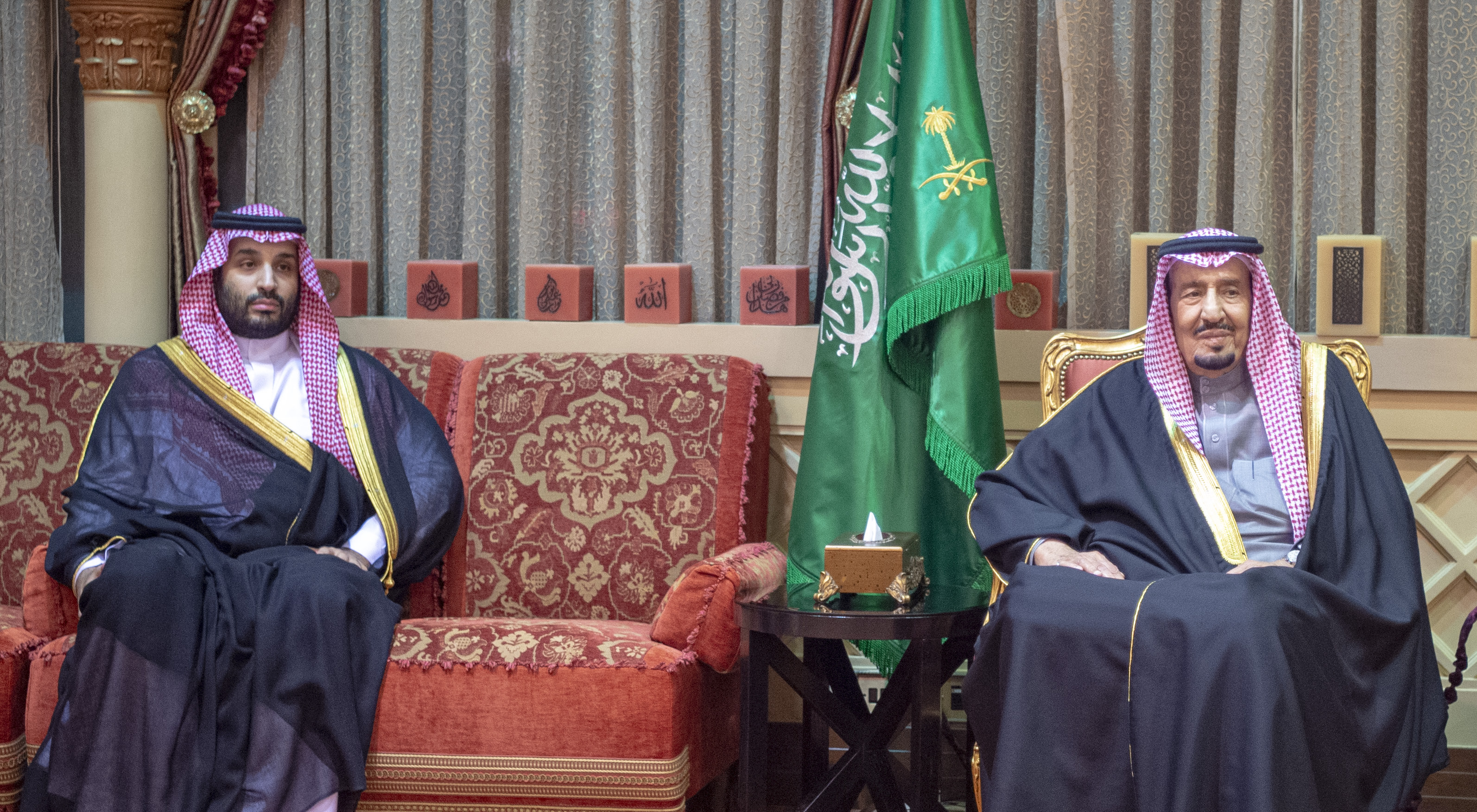 إبراهيم السلطان وسلمان الدوسري يؤديان القسم أمام خادم الحرمين الشريفين